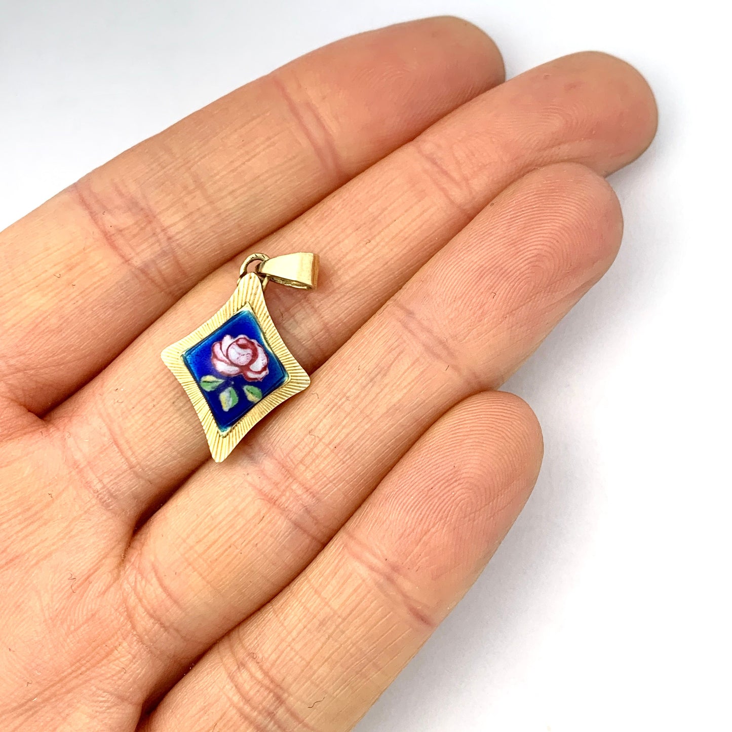 Vintage 18CT Gold Handmade Painted Enamel Rose Pendant