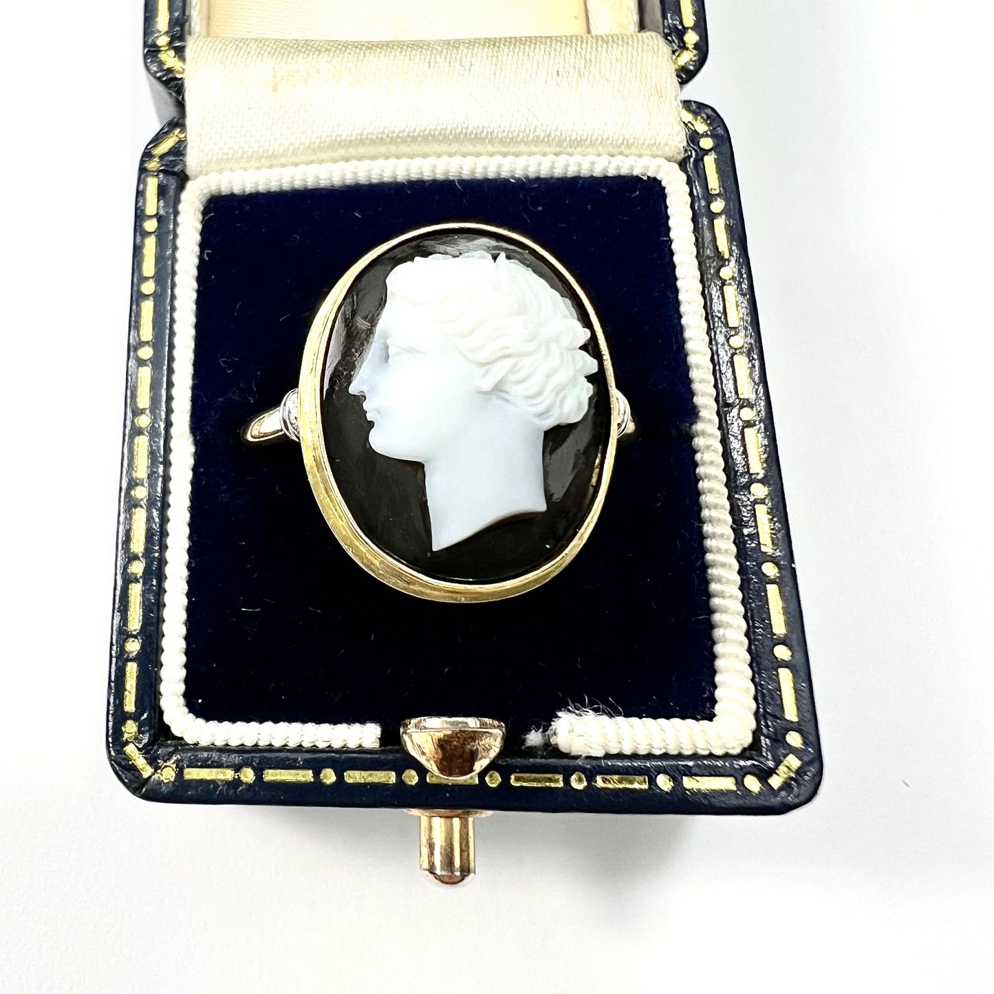 Vintage Gentleman's Carved Hardstone Gold Cameo Ring