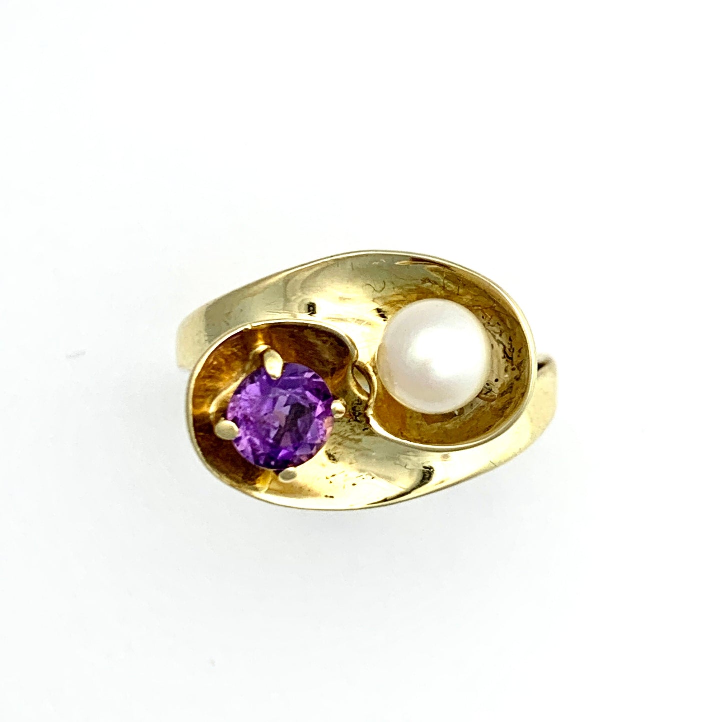 Vintage 14CT Gold Modernist Amethyst and Pearl Crossover Ring