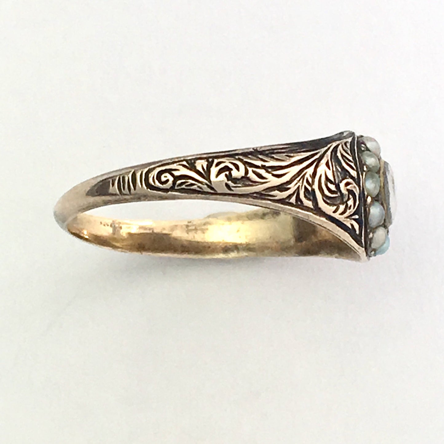 Georgian/Victorian 9CT Gold Mourning Ring