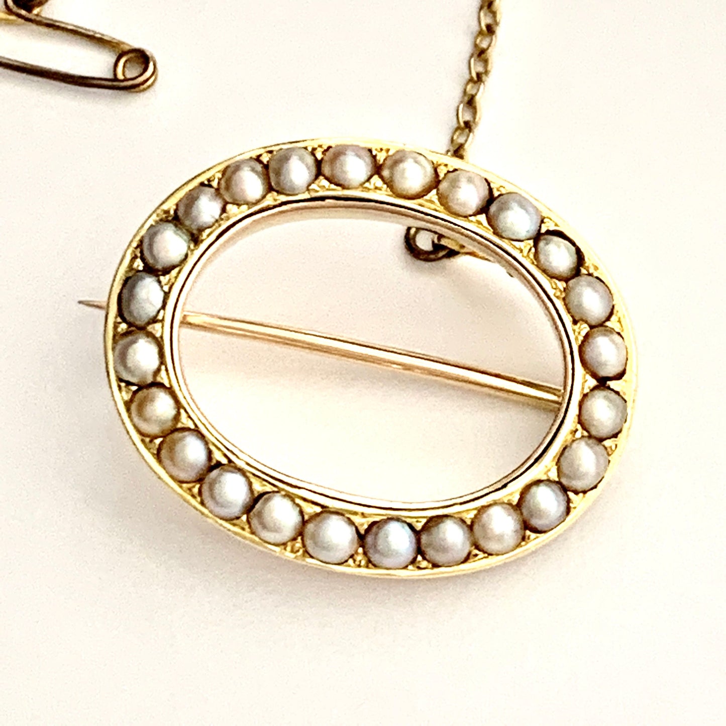 Victorian 9CT Gold Pearl Brooch with Safety Chain