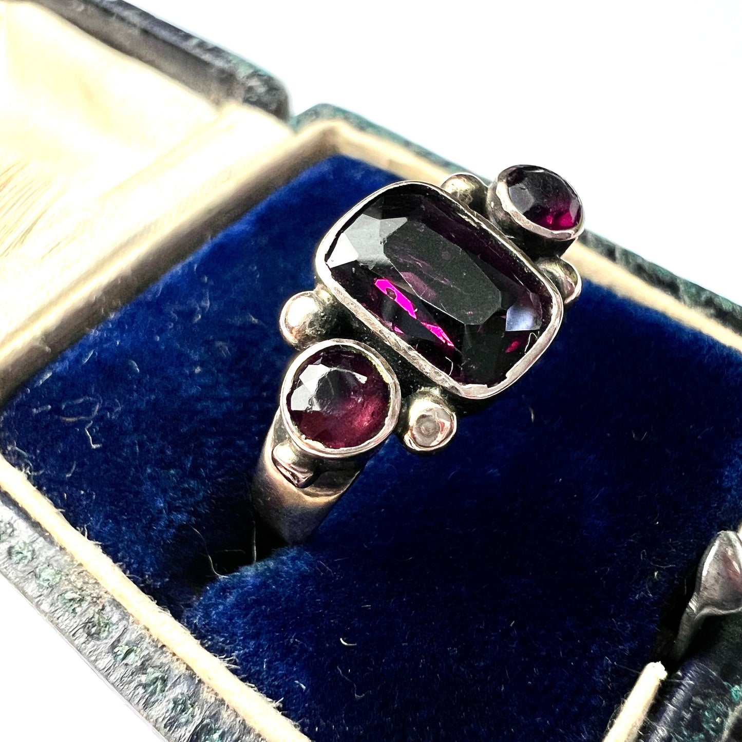 Georgian 9CT Gold Garnet Three Stone Ring