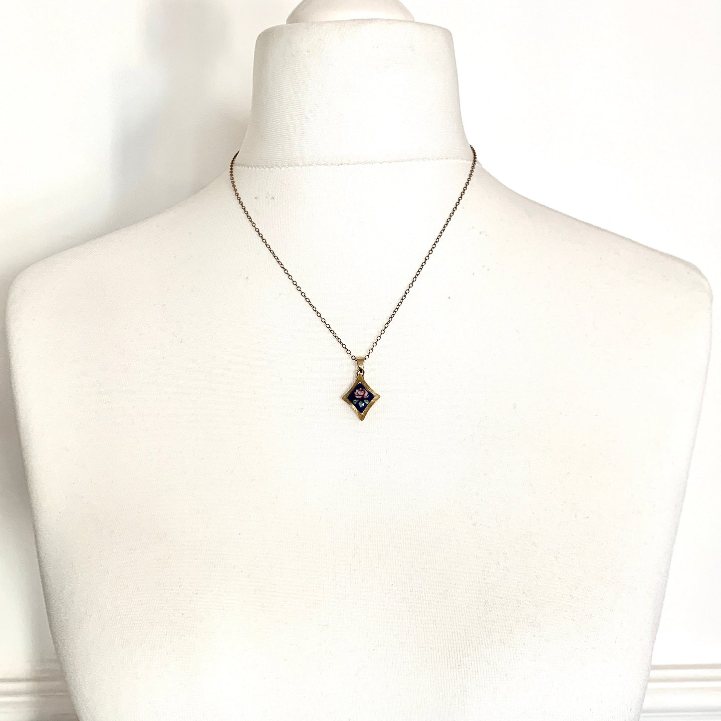 Vintage 18CT Gold Handmade Painted Enamel Rose Pendant