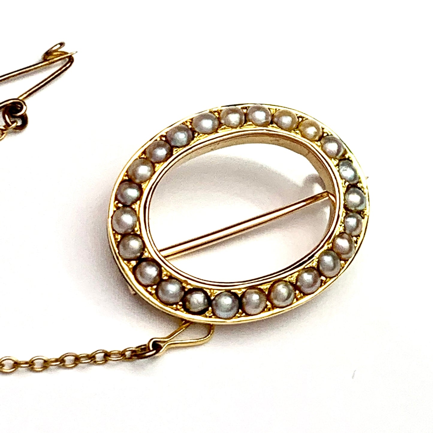 Victorian 9CT Gold Pearl Brooch with Safety Chain