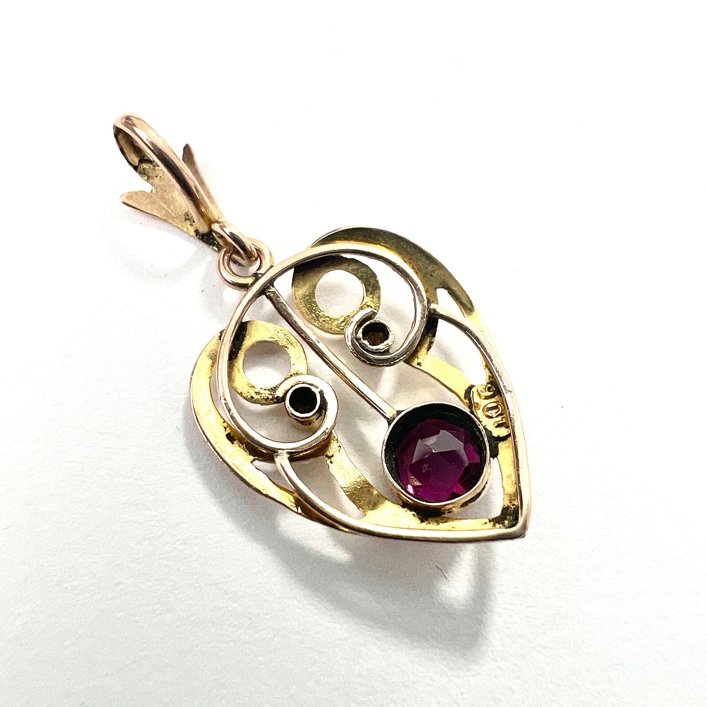 Edwardian 9CT Gold Heart Lavalier Pendant with Garnet and Pearls