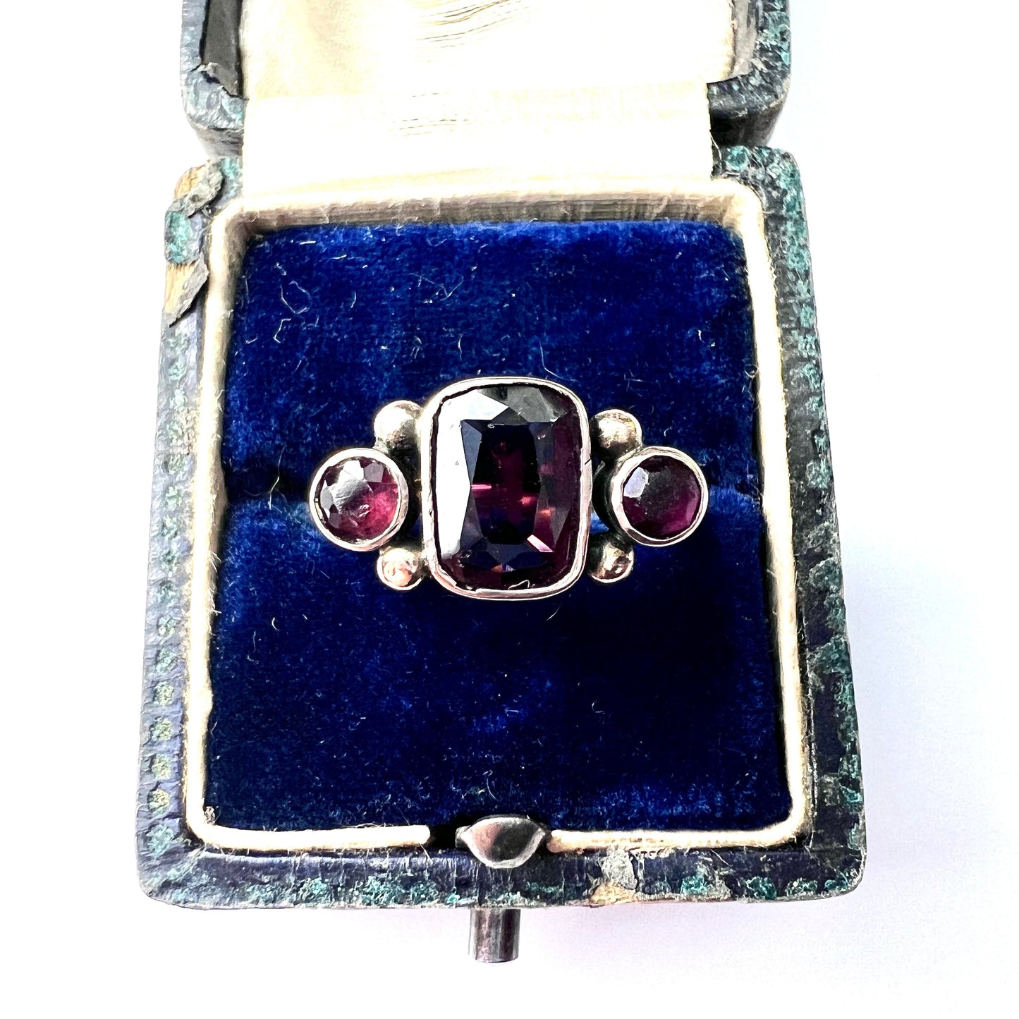 Georgian 9CT Gold Garnet Three Stone Ring