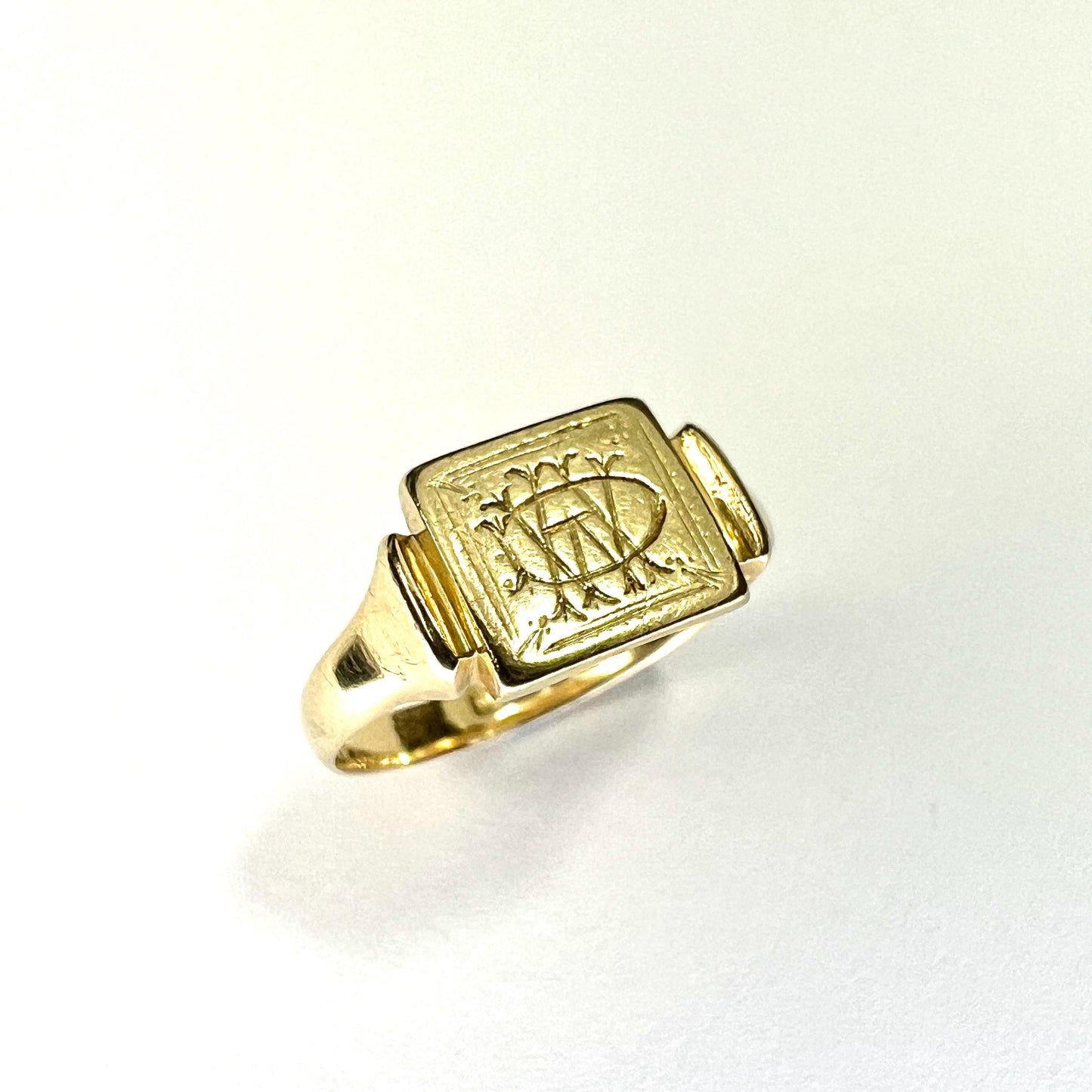 1929 Art Deco 18CT Gold Monogram Signet Ring