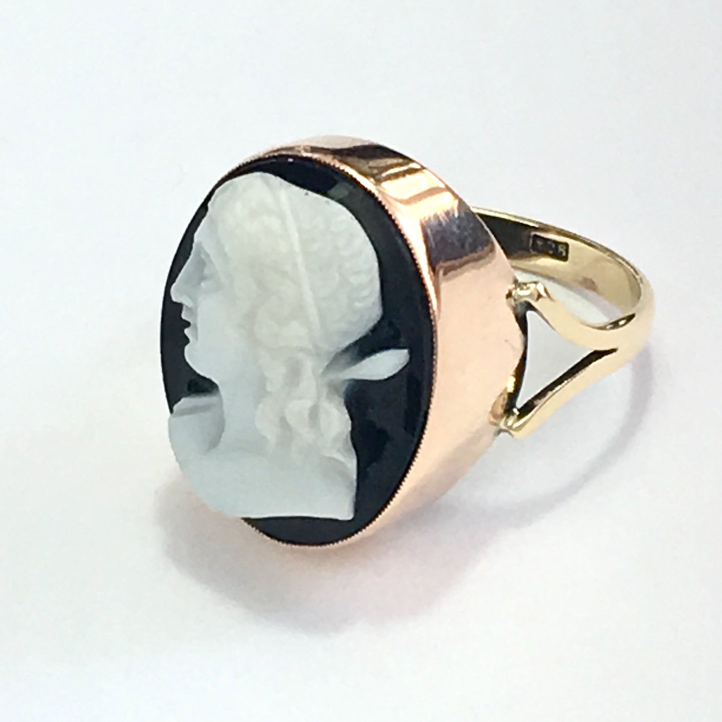 Georgian/Victorian Gentleman's 9CT Gold Hardstone Cameo Ring