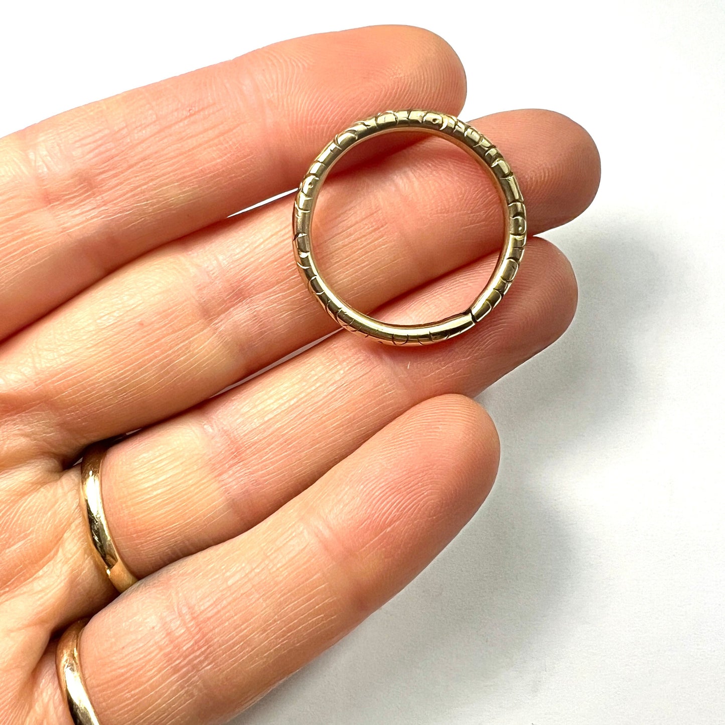 Georgian 9CT Gold Engraved Split Ring