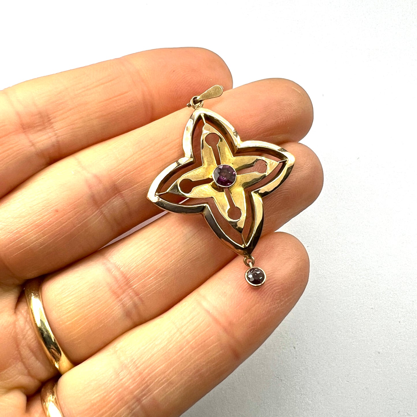 Edwardian 9CT Gold Art Nouveau Garnet Drop Pendant