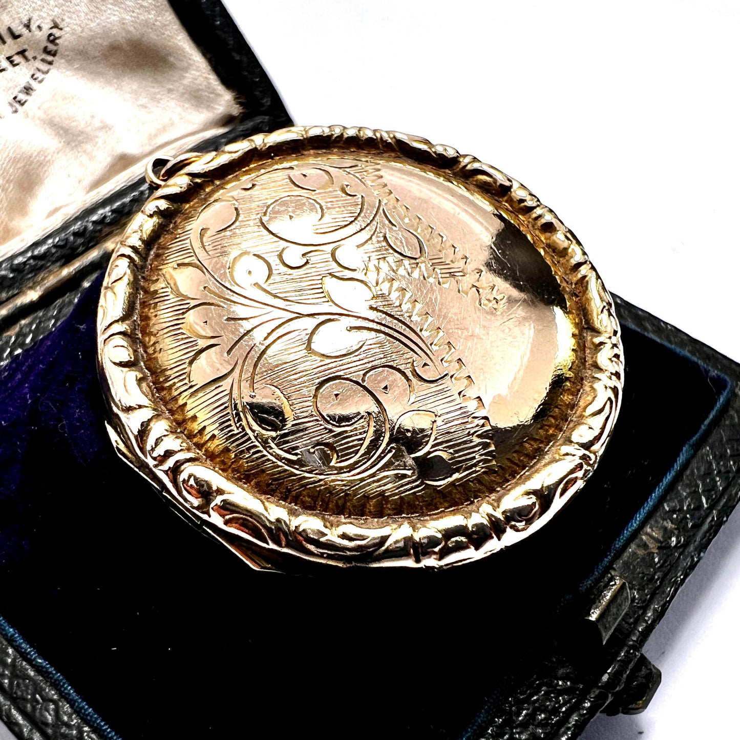 Edwardian 9CT Gold Round Locket Pendant