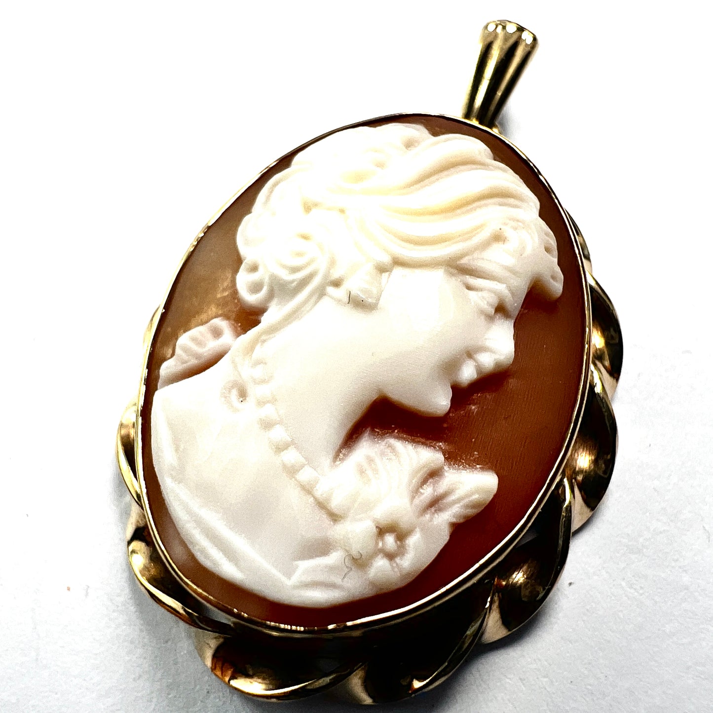 Vintage 9CT Gold Portrait of a Lady Cameo Pendant