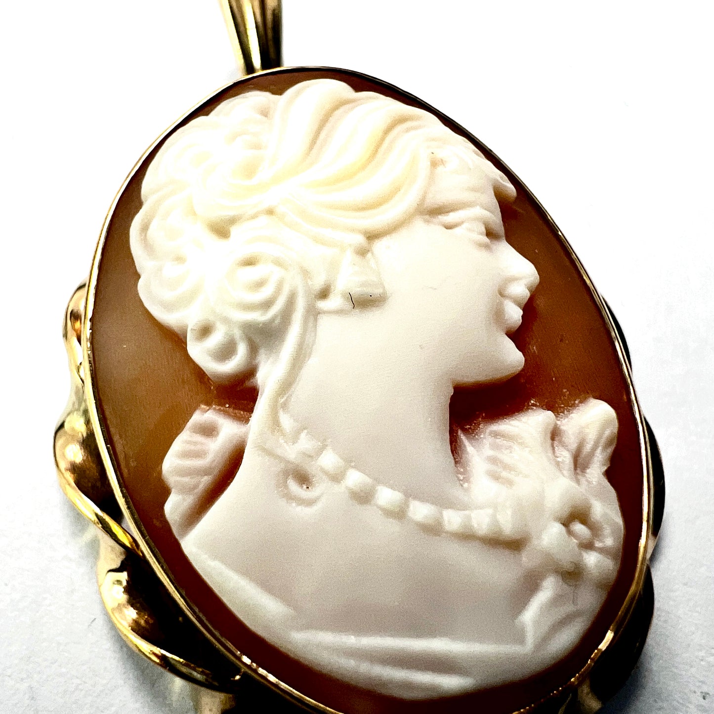 Vintage 9CT Gold Portrait of a Lady Cameo Pendant