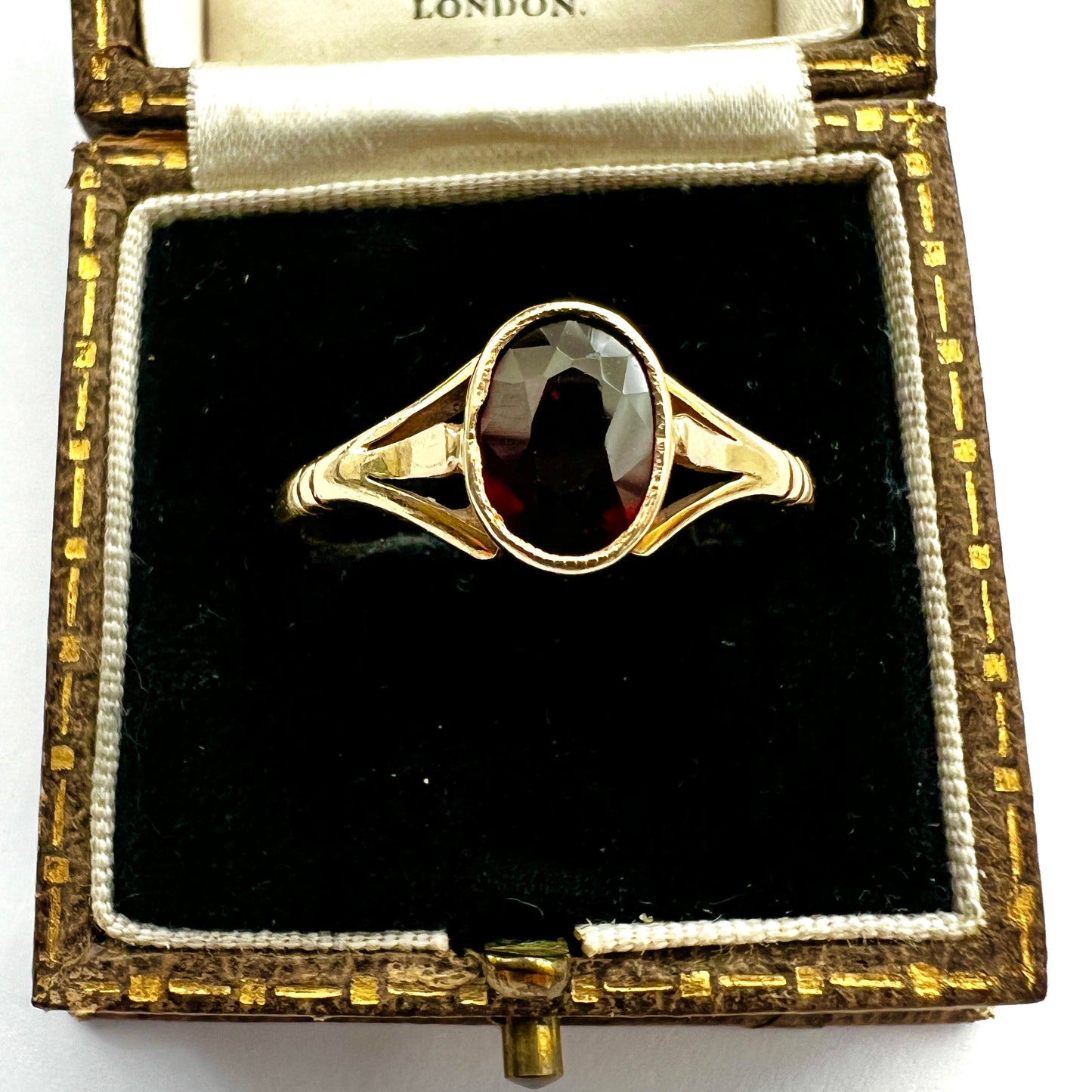Victorian 9CT Gold Garnet Solitaire Ring