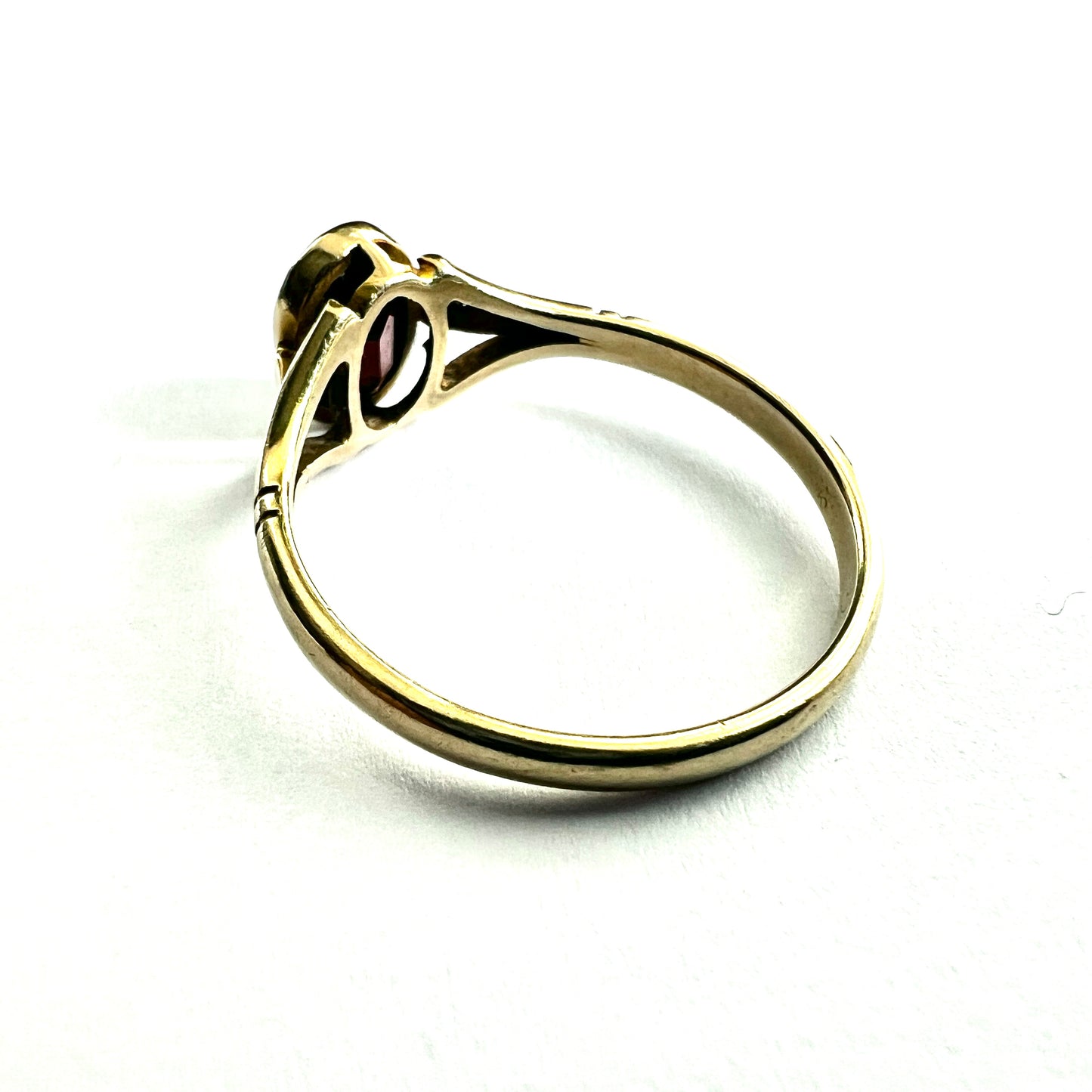 Victorian 9CT Gold Garnet Solitaire Ring