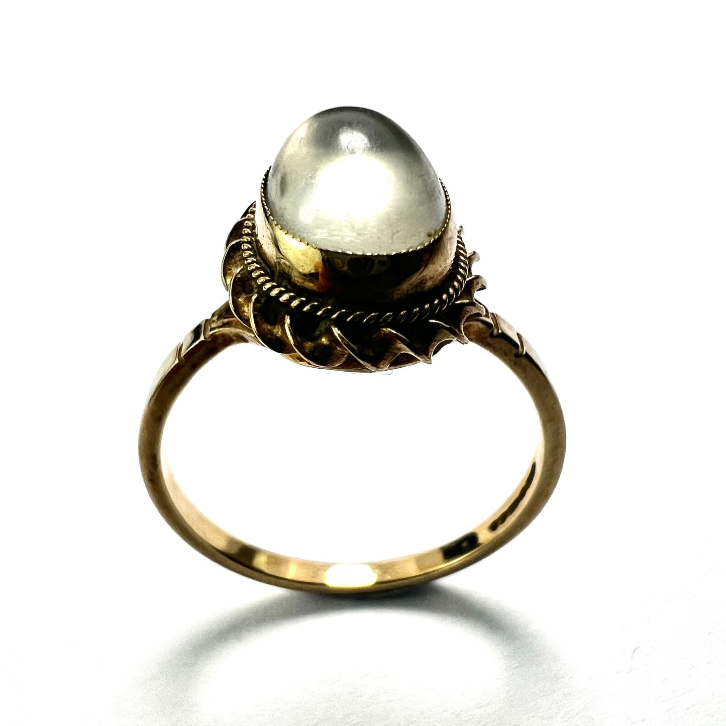 Vintage 9CT Gold Moonstone Cabochon Ring