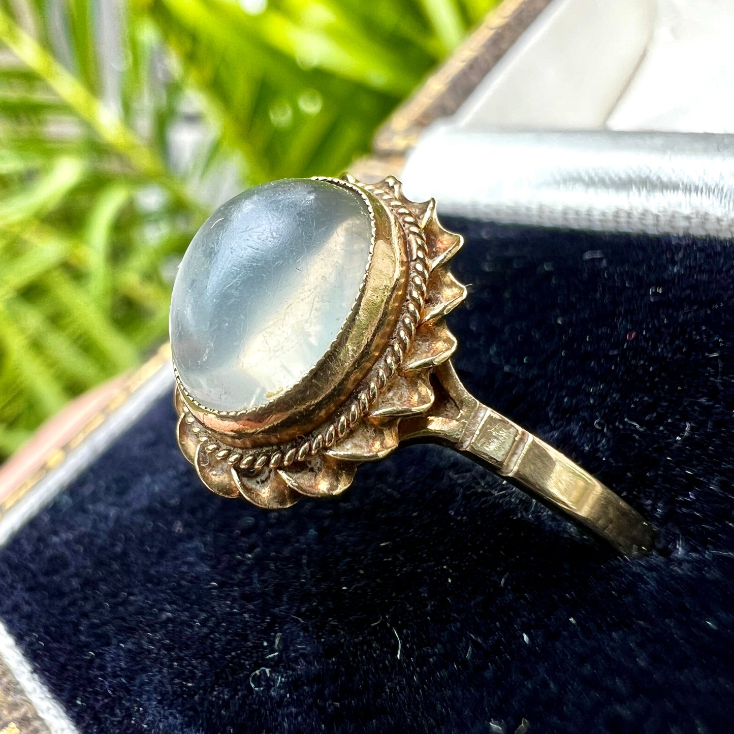 Vintage 9CT Gold Moonstone Cabochon Ring
