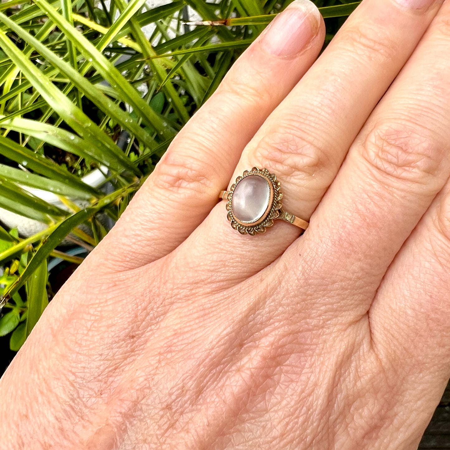 Vintage 9CT Gold Moonstone Cabochon Ring