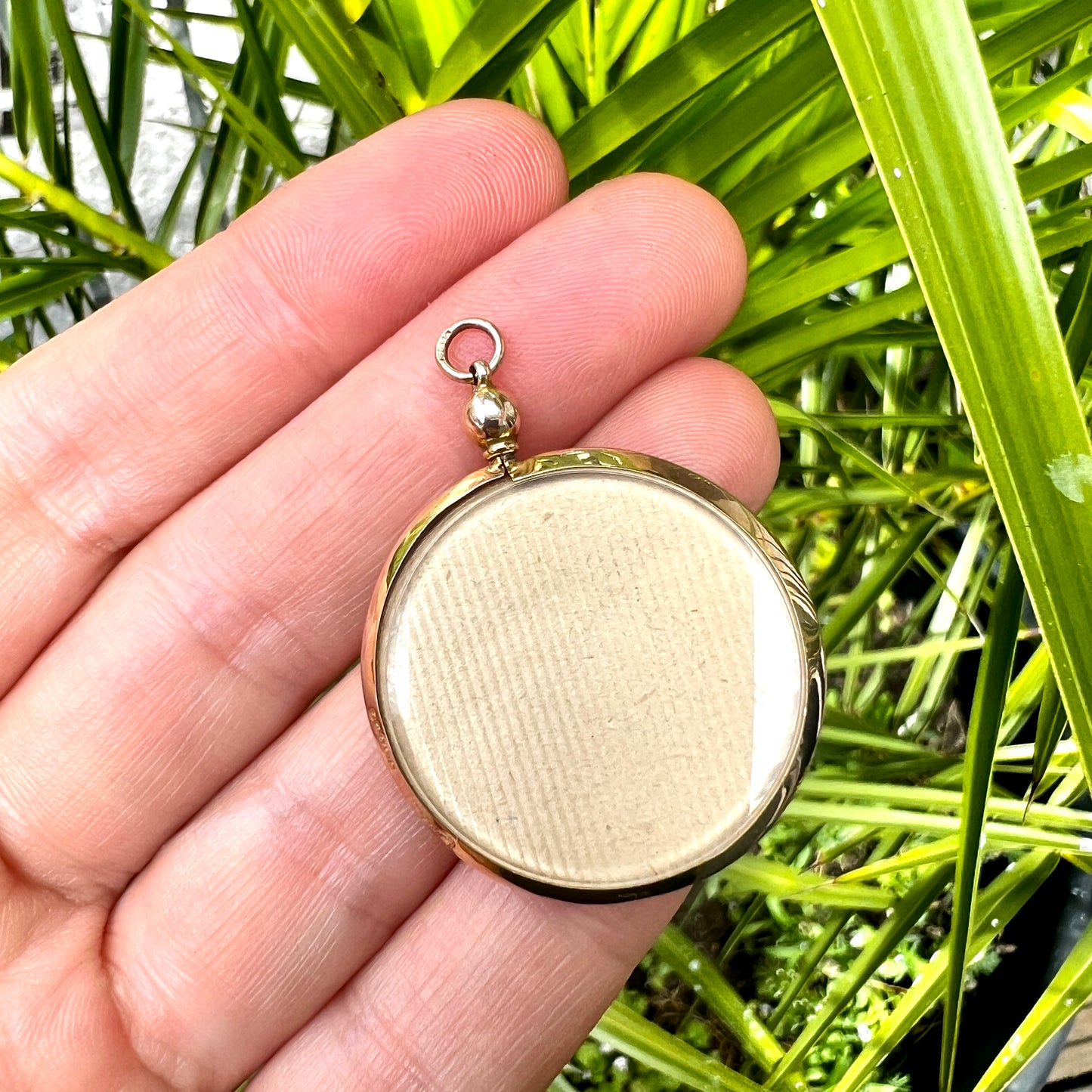 Edwardian 1905 Gold Top Screw Locket Pendant