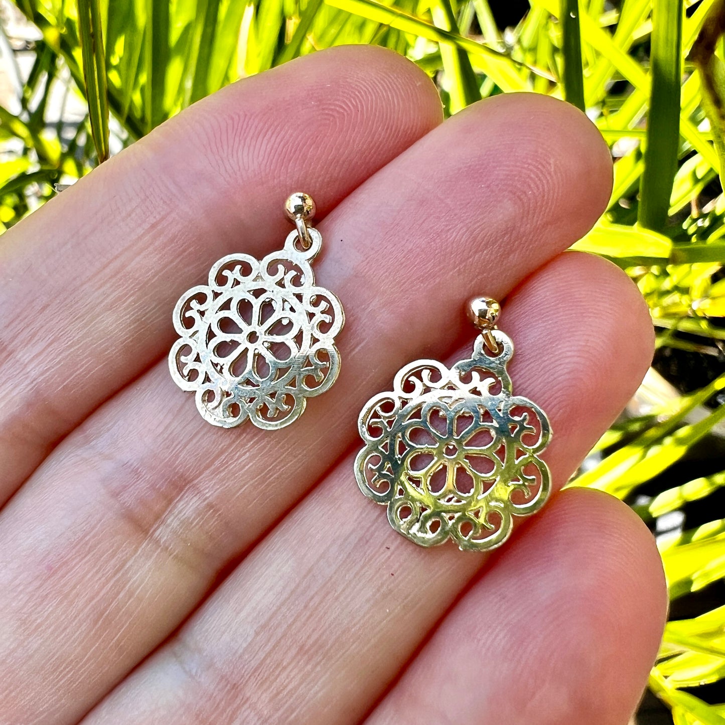 Vintage 9CT Gold Flower Mandala Earrings