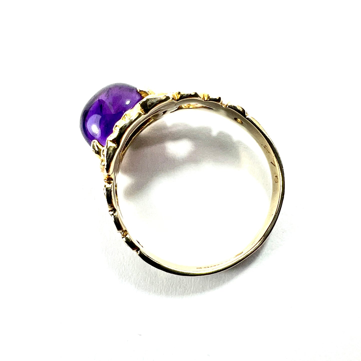 Vintage Sugarloaf Amethyst 9CT Gold Ring