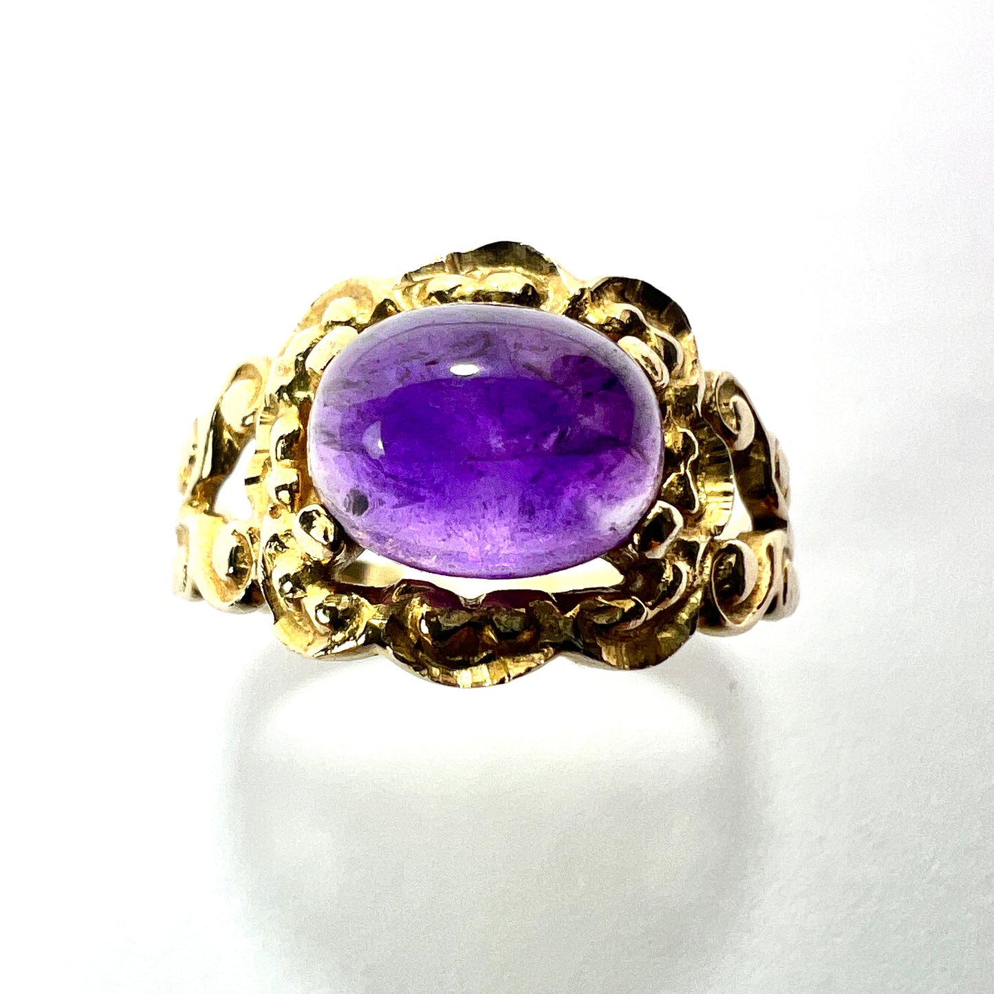 Vintage Sugarloaf Amethyst 9CT Gold Ring