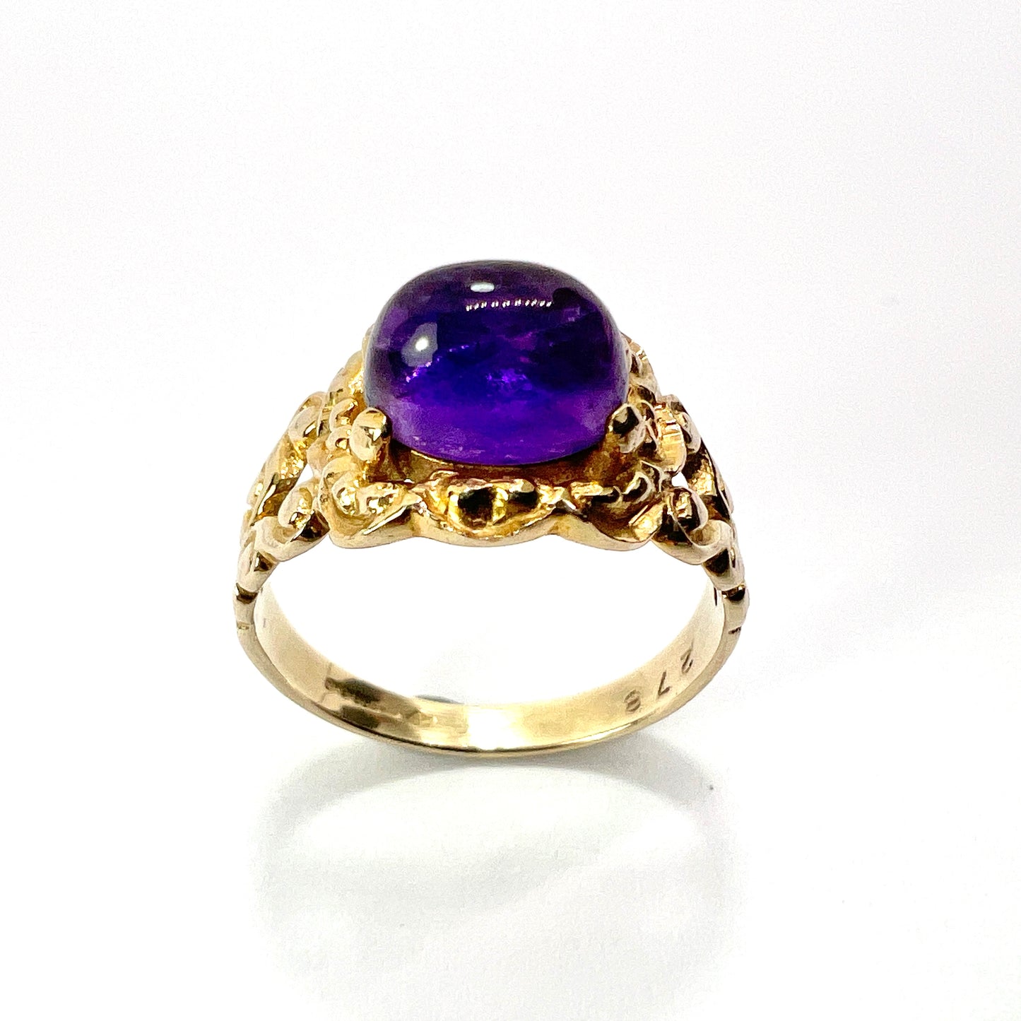 Vintage Sugarloaf Amethyst 9CT Gold Ring