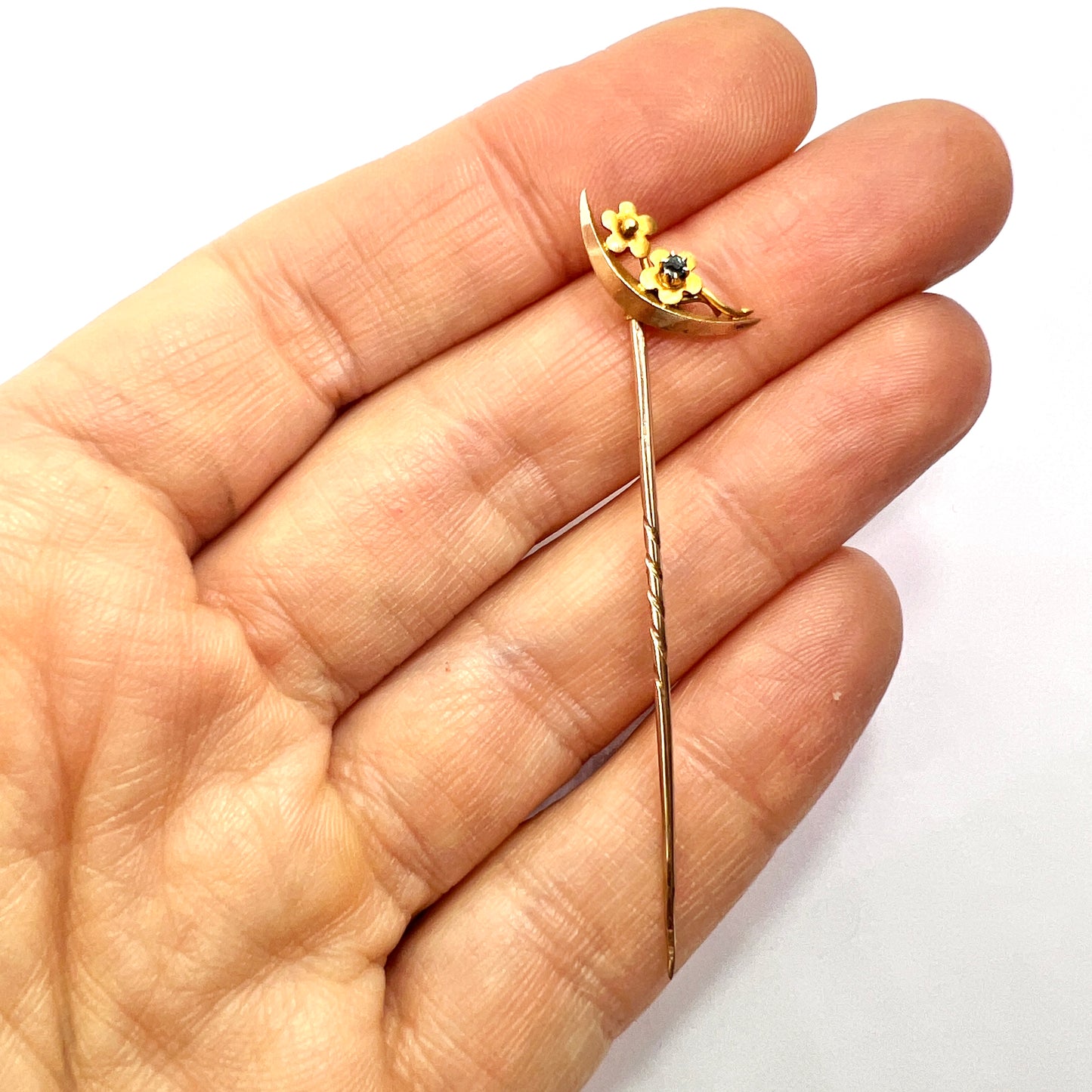Edwardian 15CT Gold Crescent Moon and Flowers Stick Pin