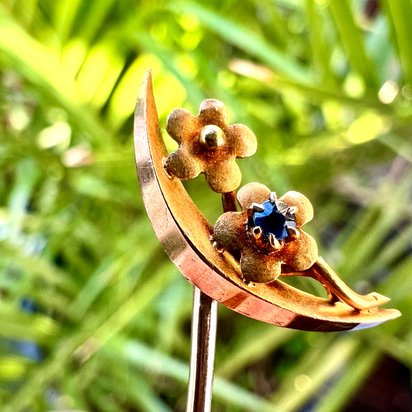 Edwardian 15CT Gold Crescent Moon and Flowers Stick Pin