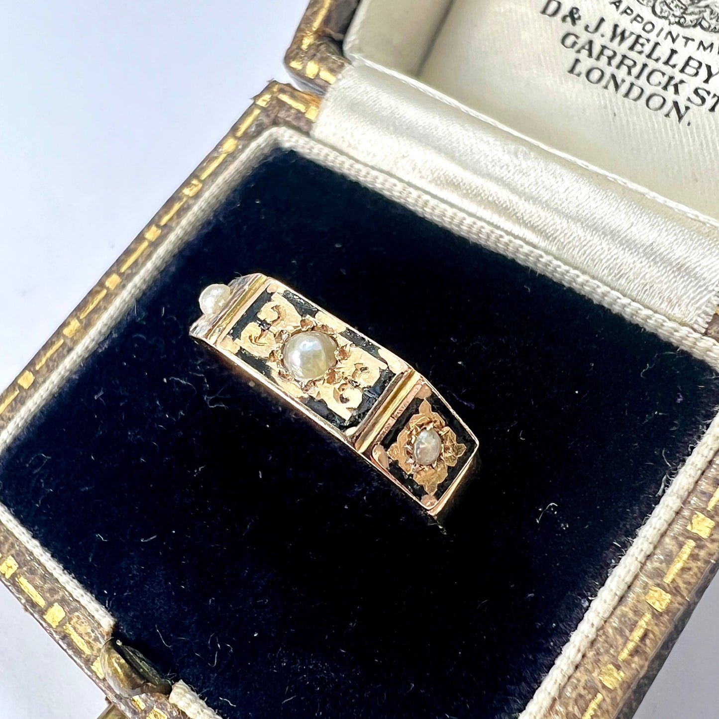 1873 Antique Victorian 15CT Gold Enamel Memorial Ring
