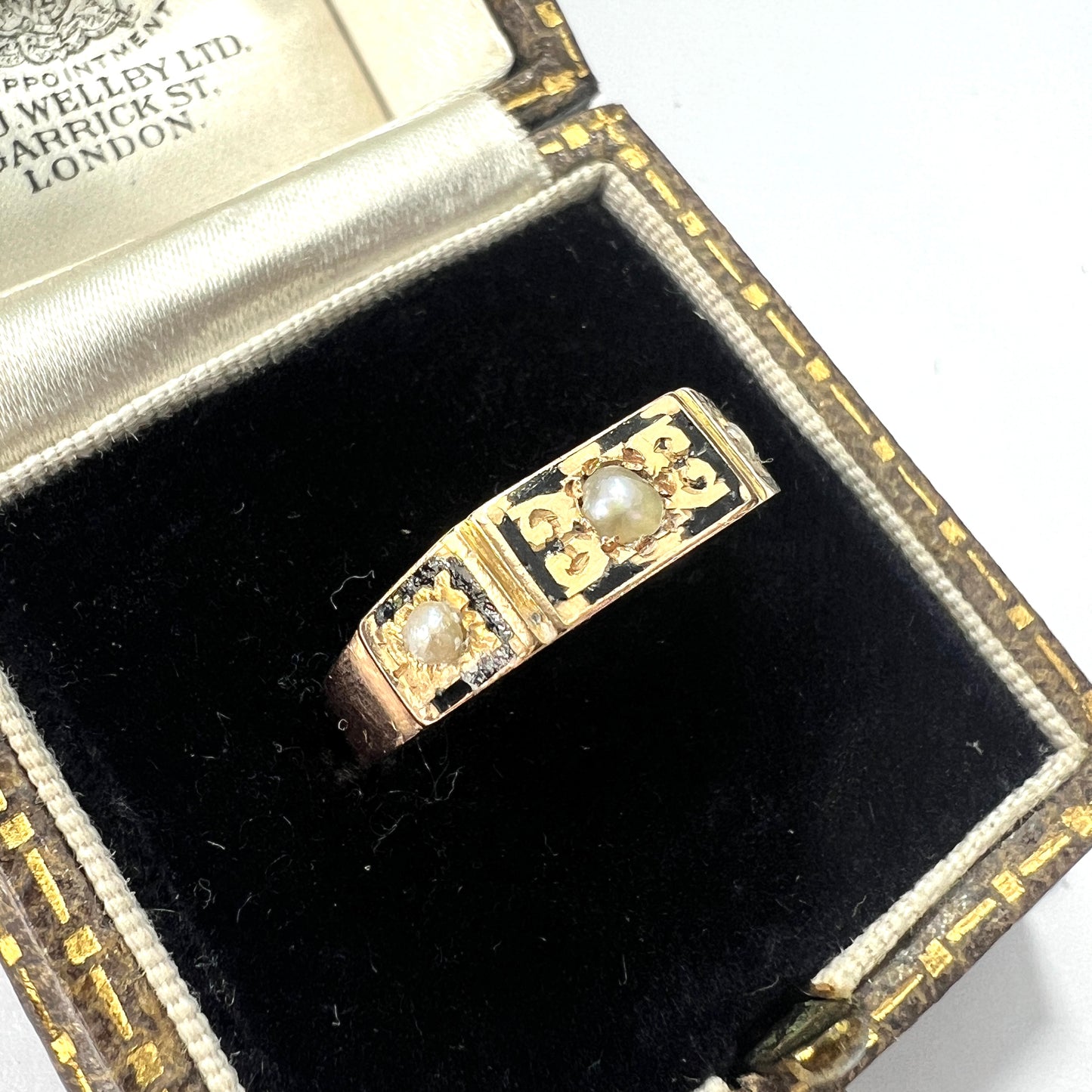 1873 Antique Victorian 15CT Gold Enamel Memorial Ring