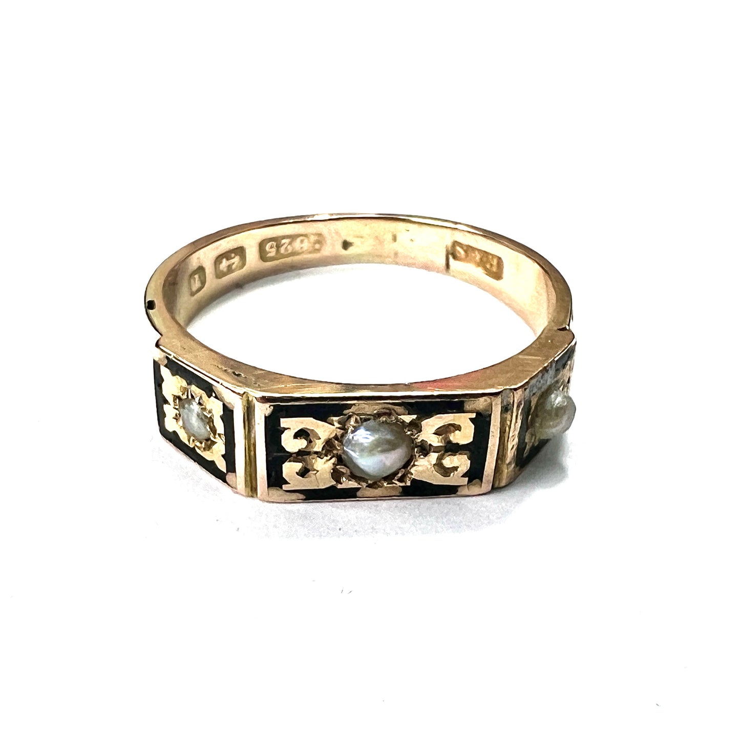 1873 Antique Victorian 15CT Gold Enamel Memorial Ring