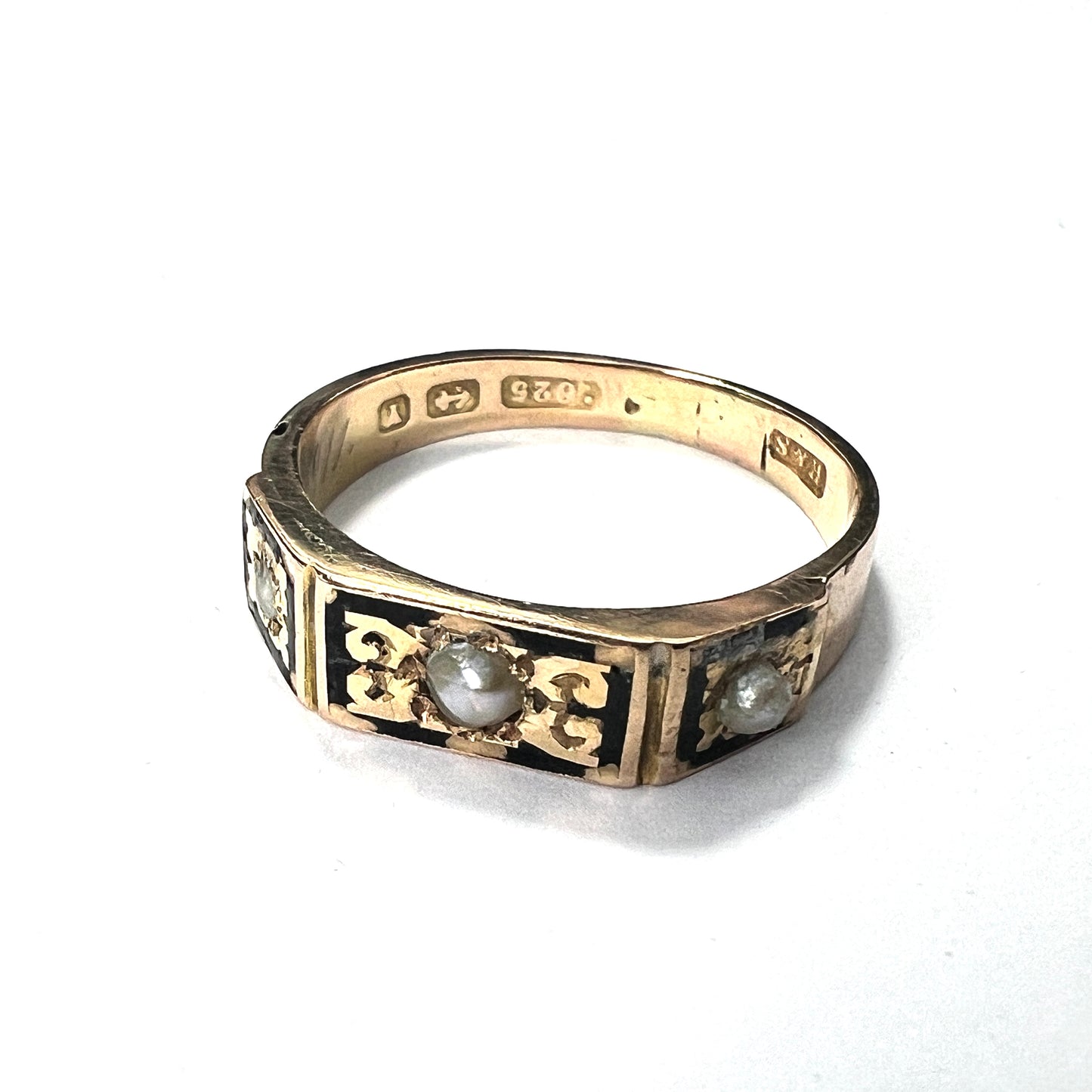 1873 Antique Victorian 15CT Gold Enamel Memorial Ring