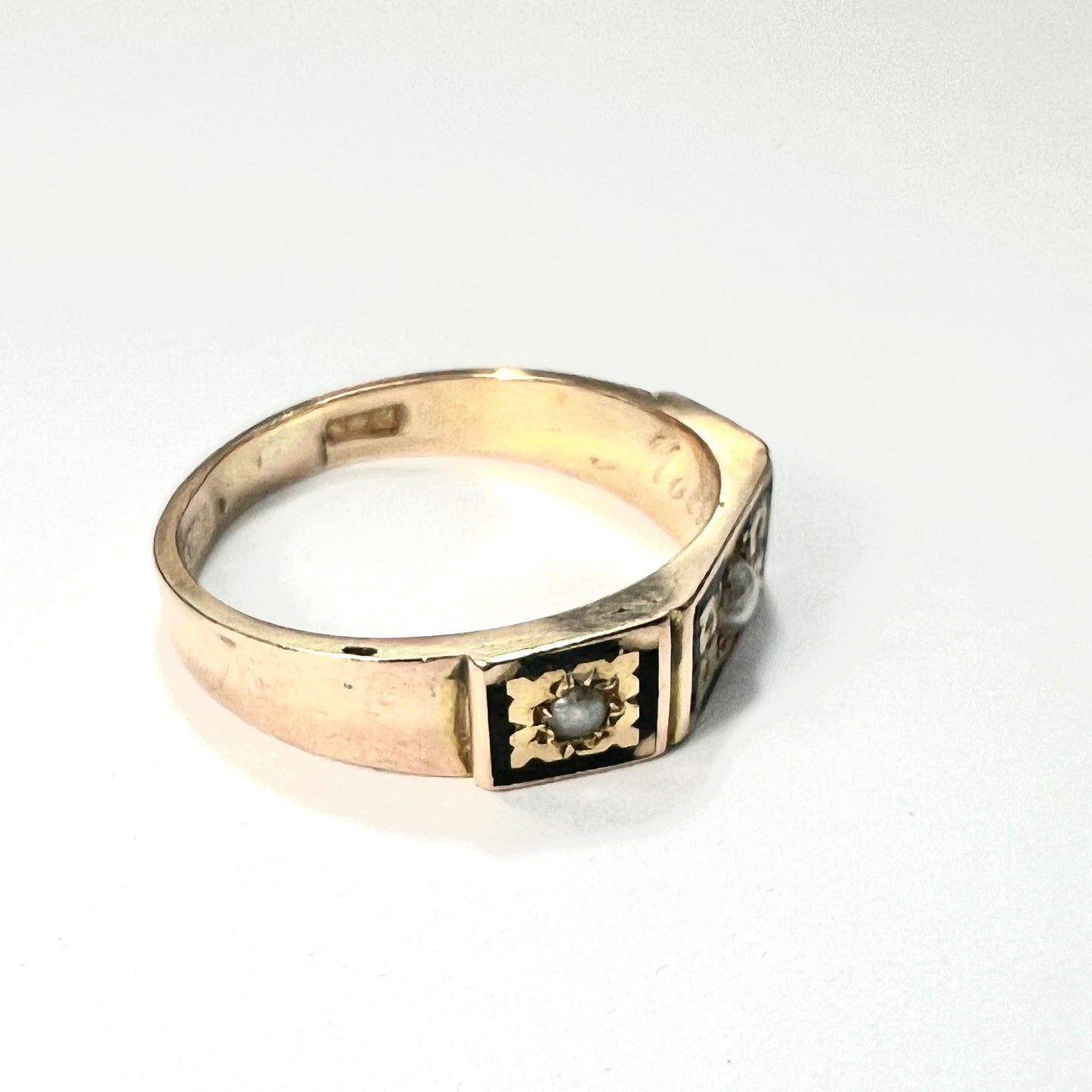 1873 Antique Victorian 15CT Gold Enamel Memorial Ring