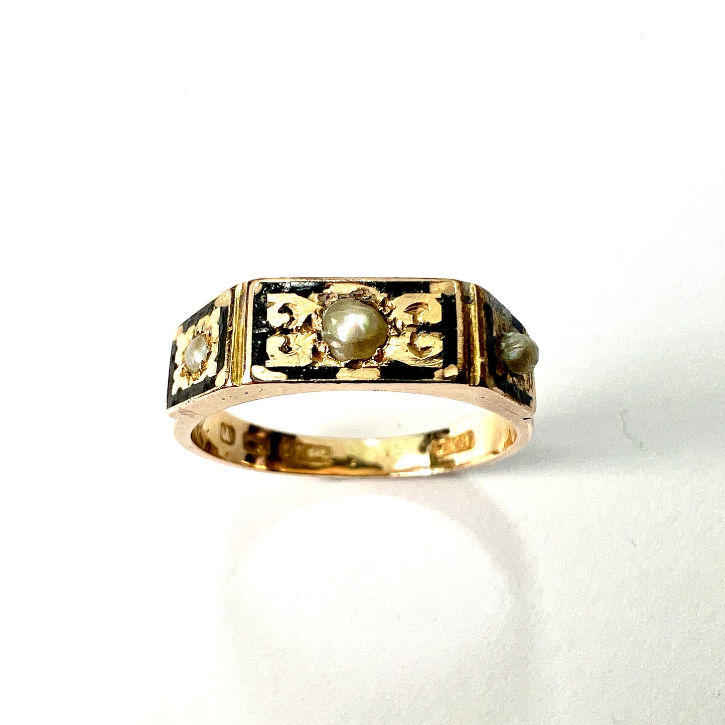 1873 Antique Victorian 15CT Gold Enamel Memorial Ring