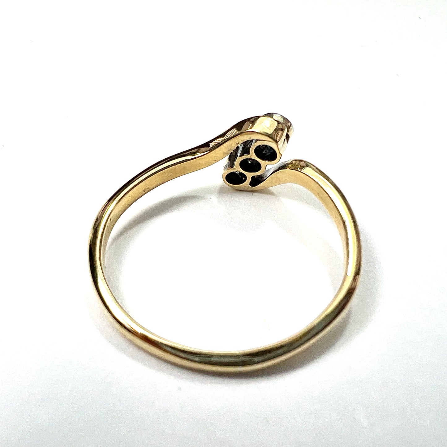 Vintage 18CT Gold Diamond Trilogy Ring