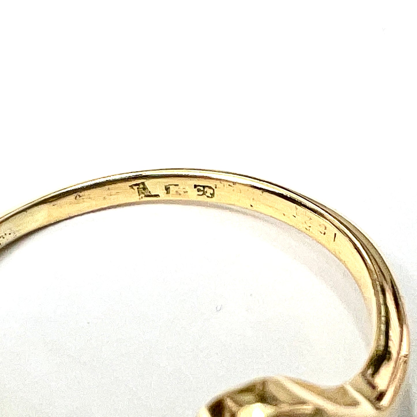 Vintage 18CT Gold Diamond Trilogy Ring
