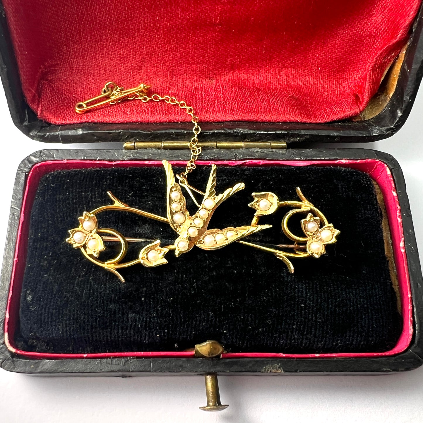 Boxed Edwardian 15CT Gold Pearl Swallow Bird Brooch