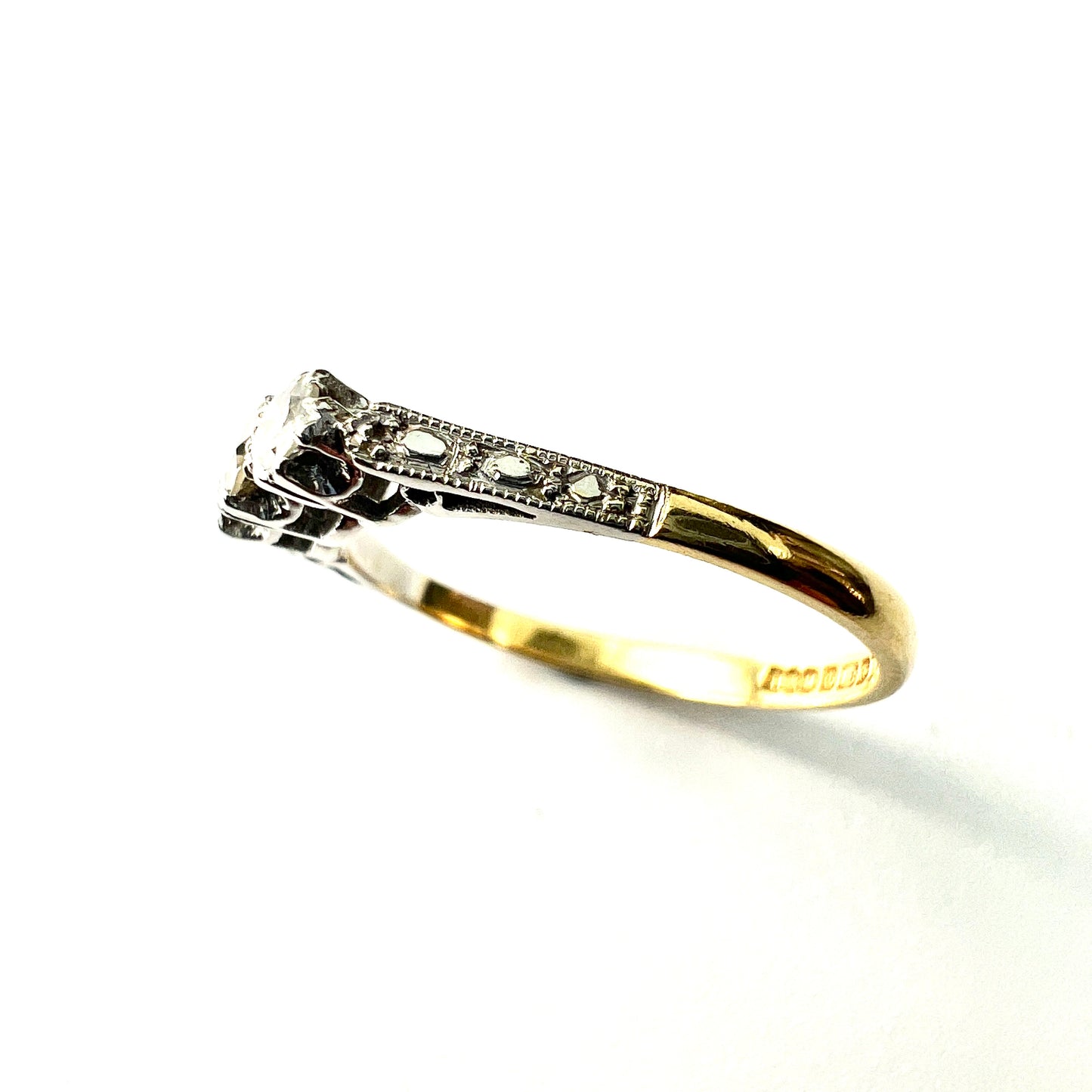 Vintage 18CT Gold Diamond Trilogy Engagement Ring