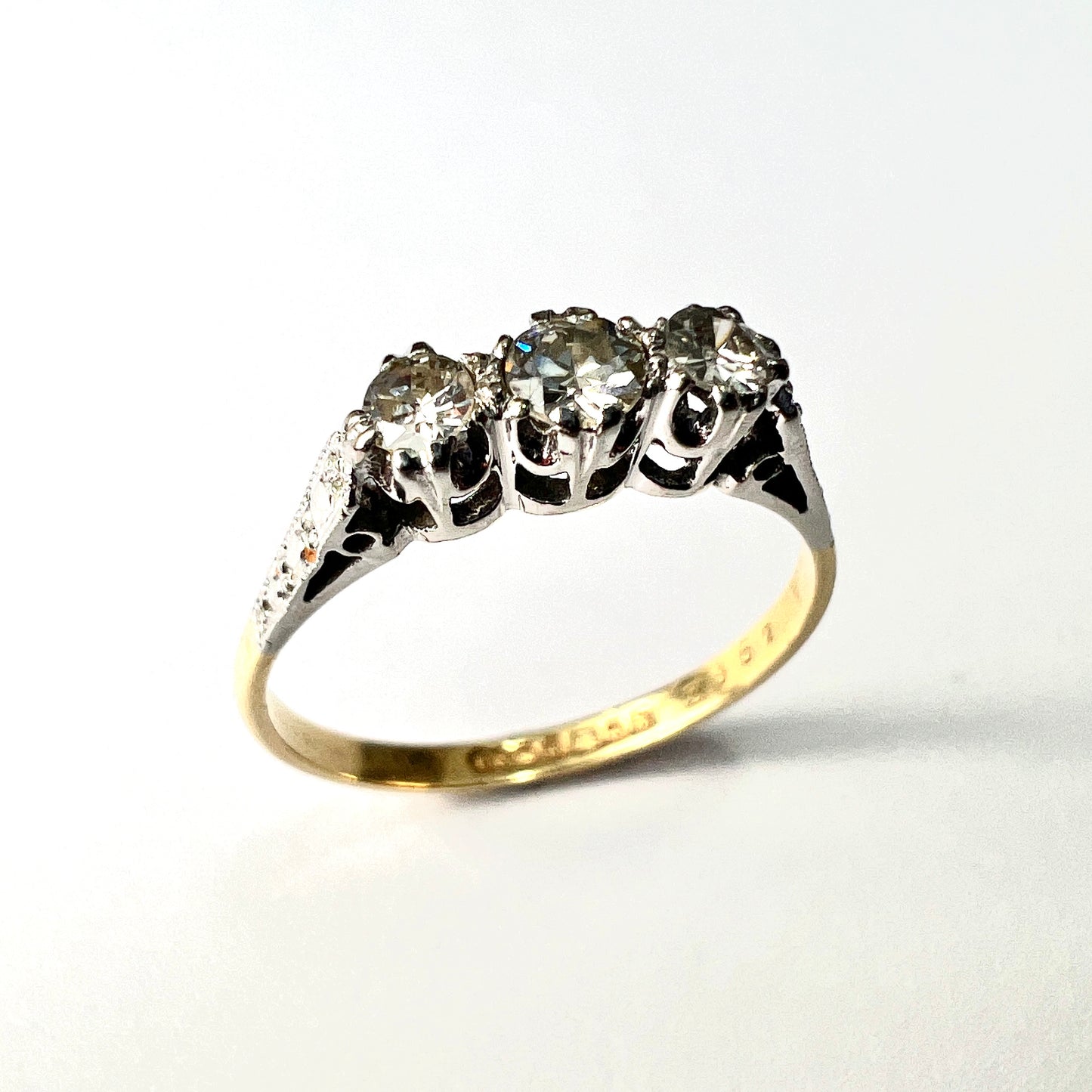 Vintage 18CT Gold Diamond Trilogy Engagement Ring