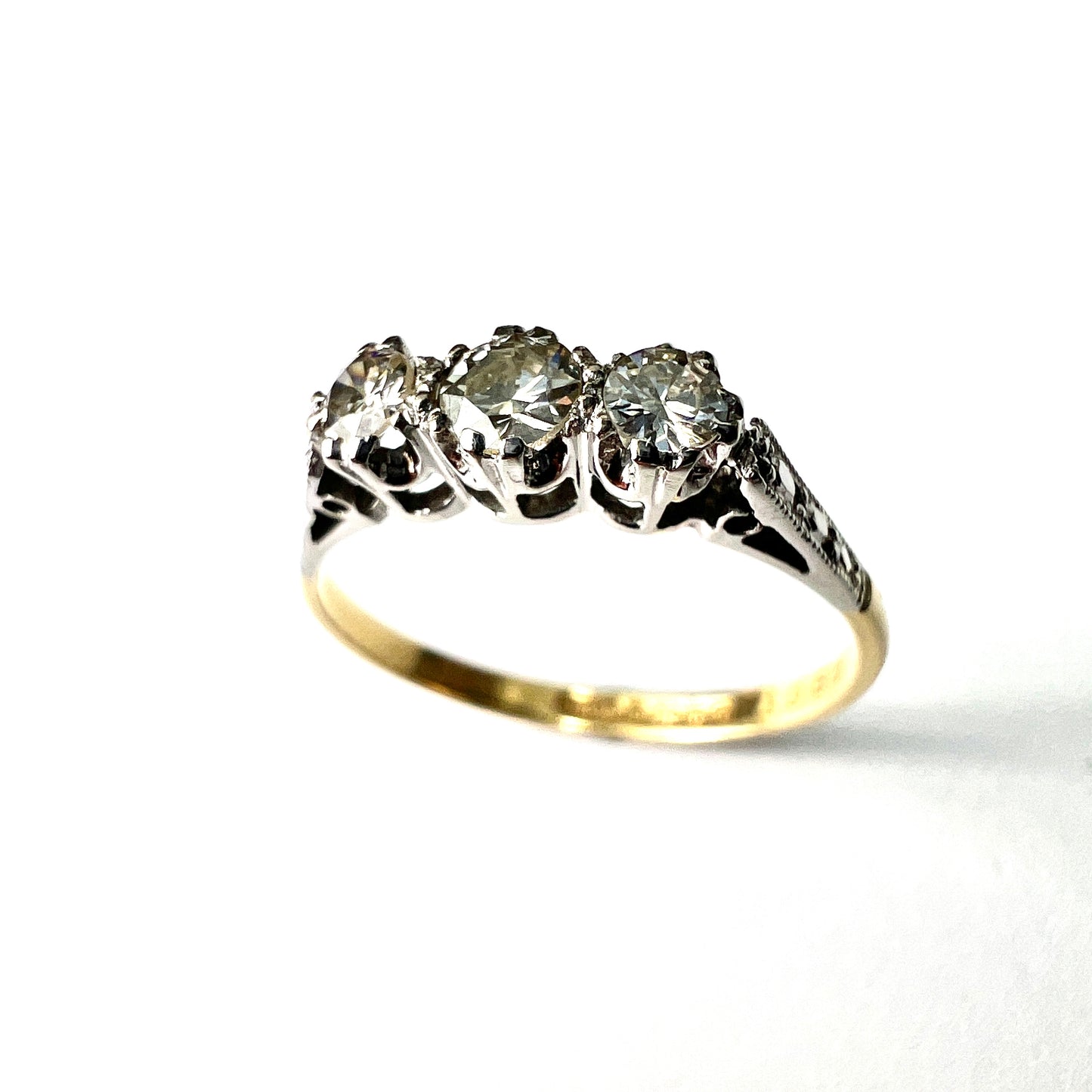 Vintage 18CT Gold Diamond Trilogy Engagement Ring