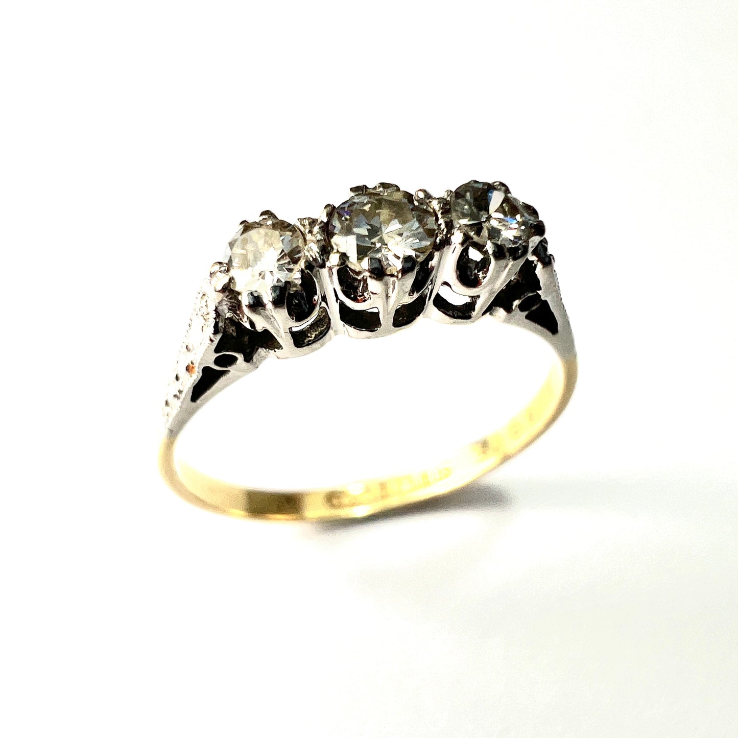 Vintage 18CT Gold Diamond Trilogy Engagement Ring
