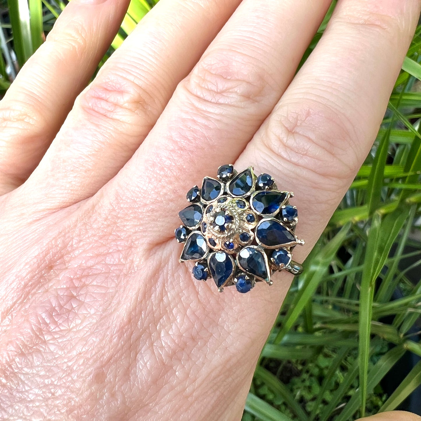Large Vintage 14CT Gold Sapphire Thai Princess Ring