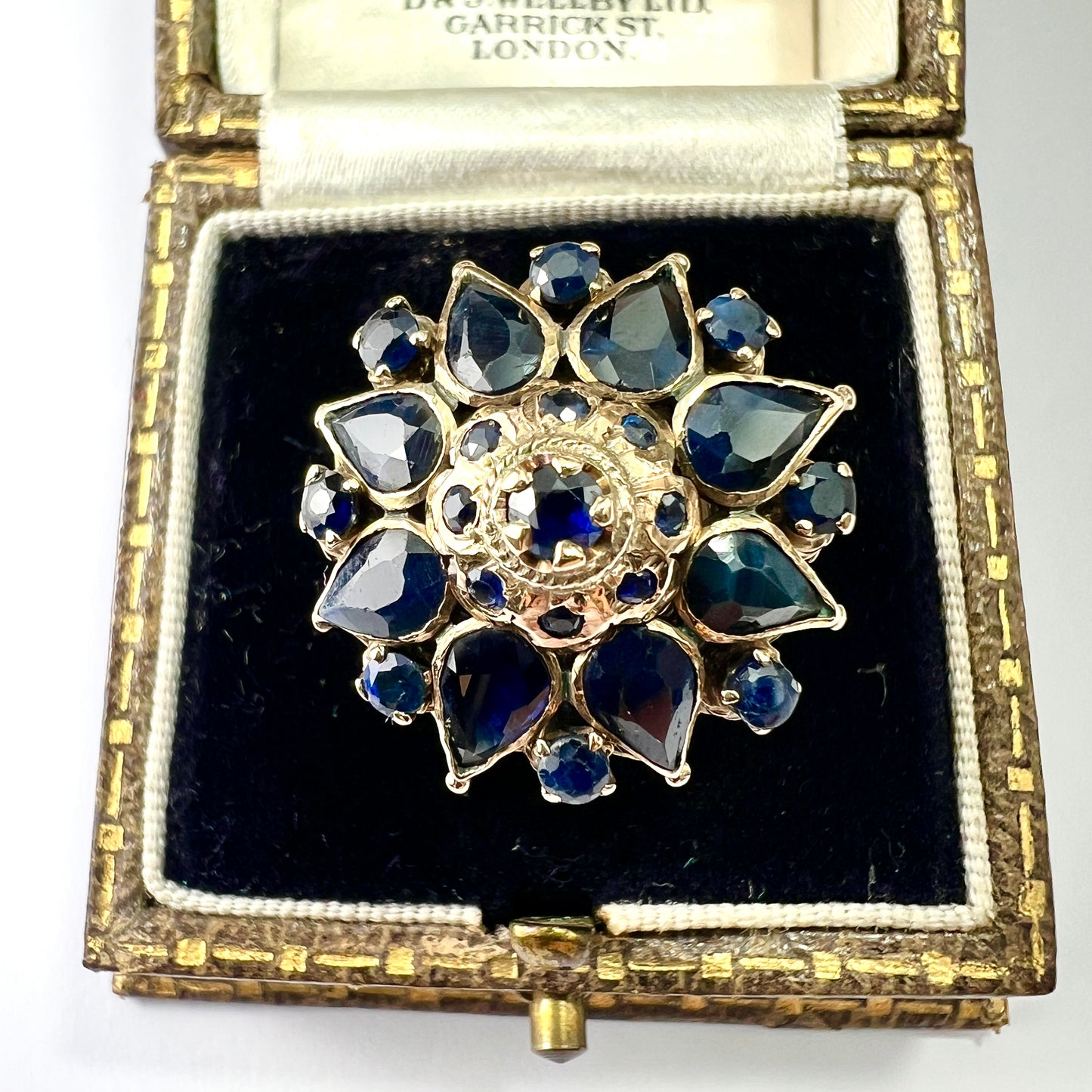 Large Vintage 14CT Gold Sapphire Thai Princess Ring