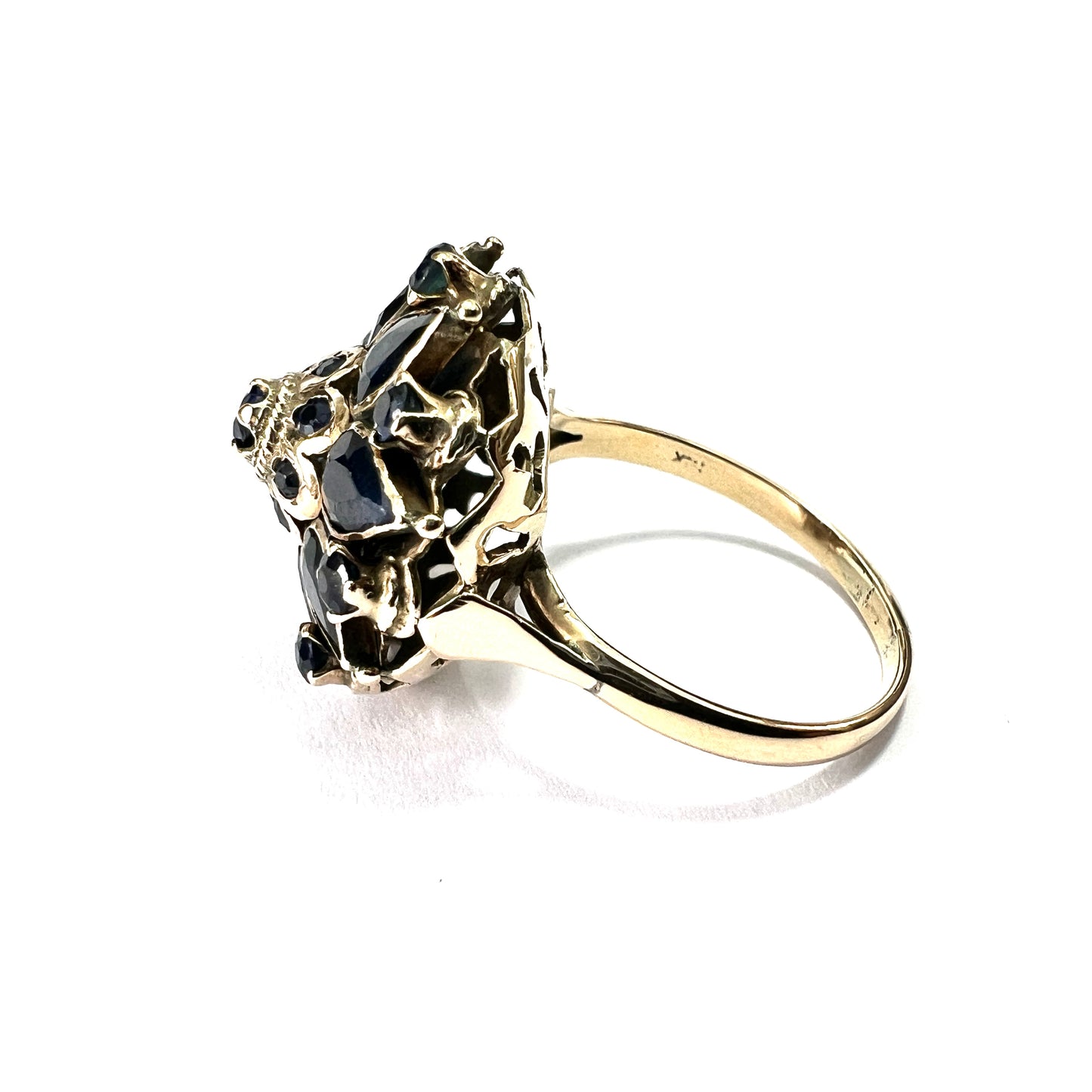 Large Vintage 14CT Gold Sapphire Thai Princess Ring