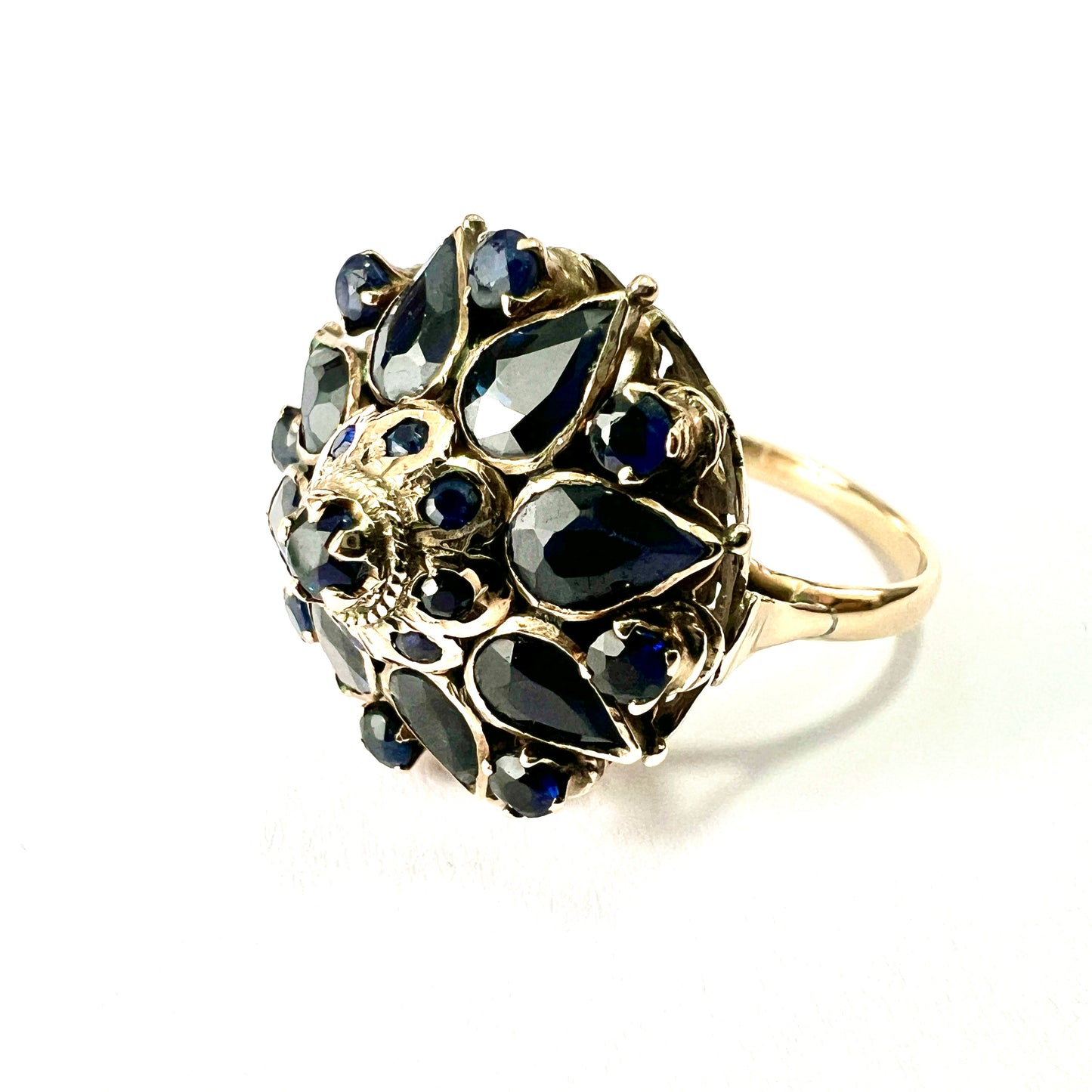 Large Vintage 14CT Gold Sapphire Thai Princess Ring