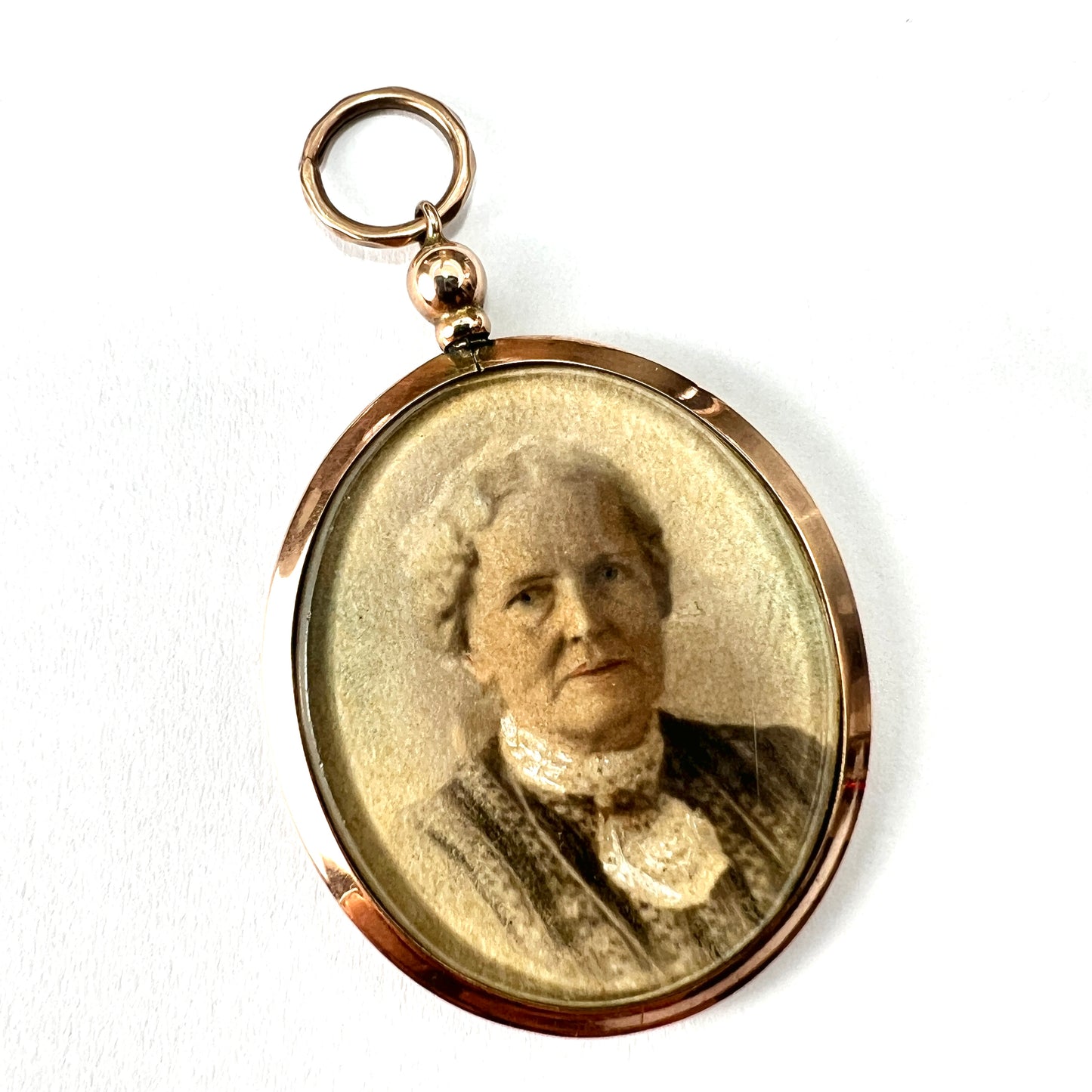 Edwardian 9CT Gold Top Screw Locket Pendant