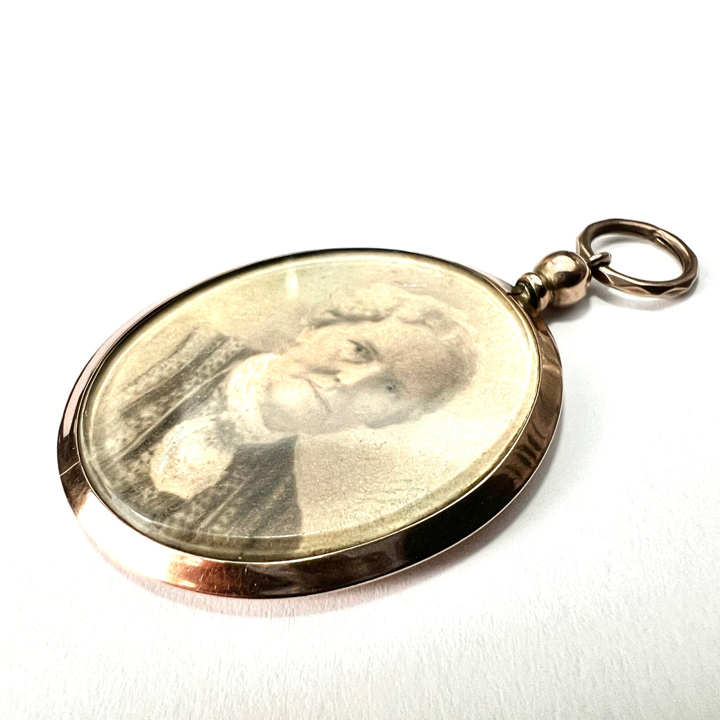 Edwardian 9CT Gold Top Screw Locket Pendant