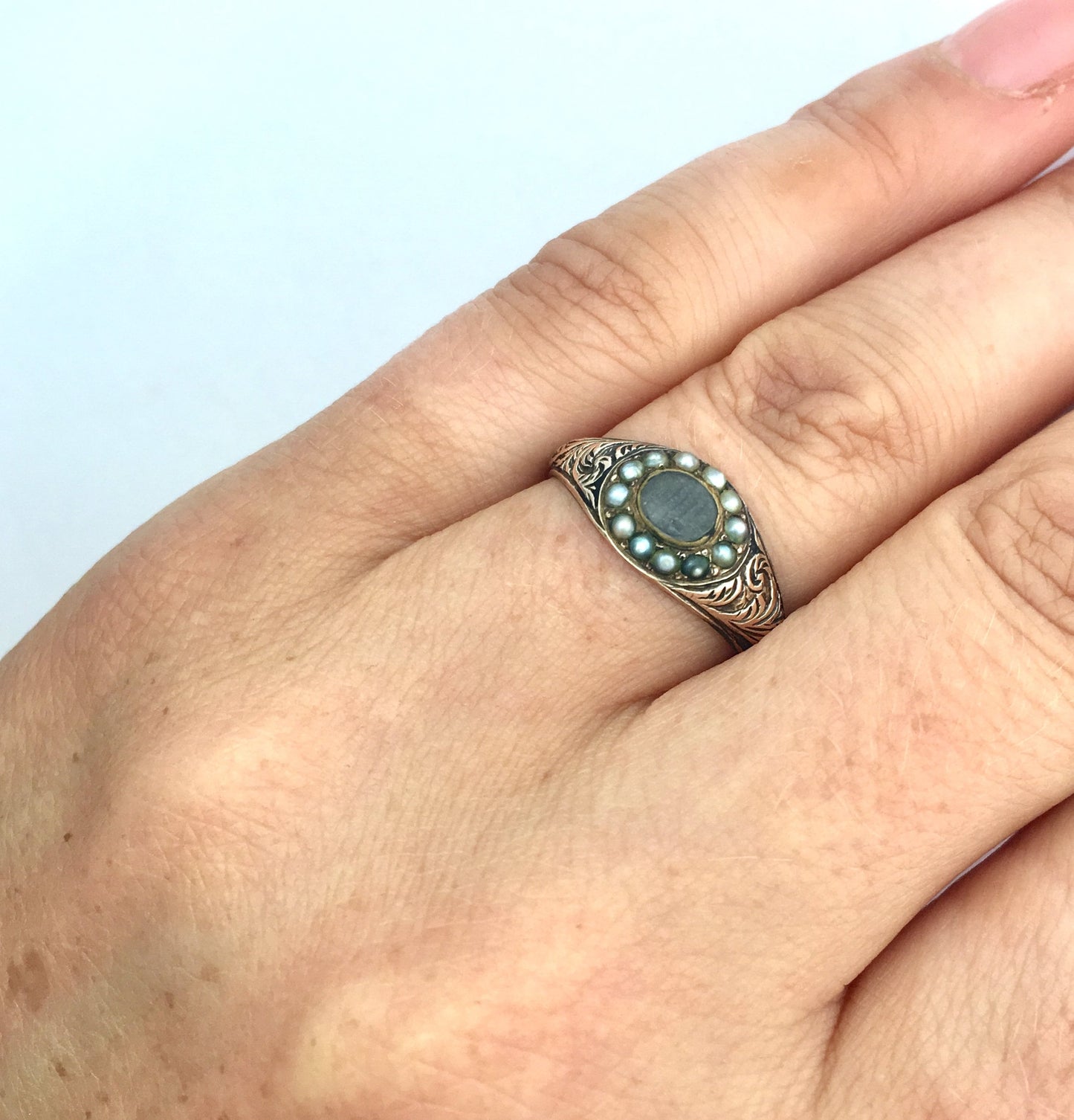 Georgian/Victorian 9CT Gold Mourning Ring