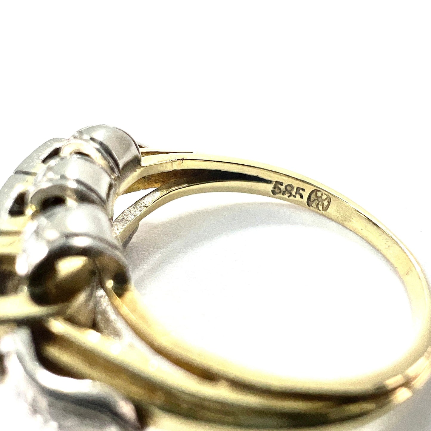 Vintage Diamond Engagement Ring in 14CT Gold and Platinum